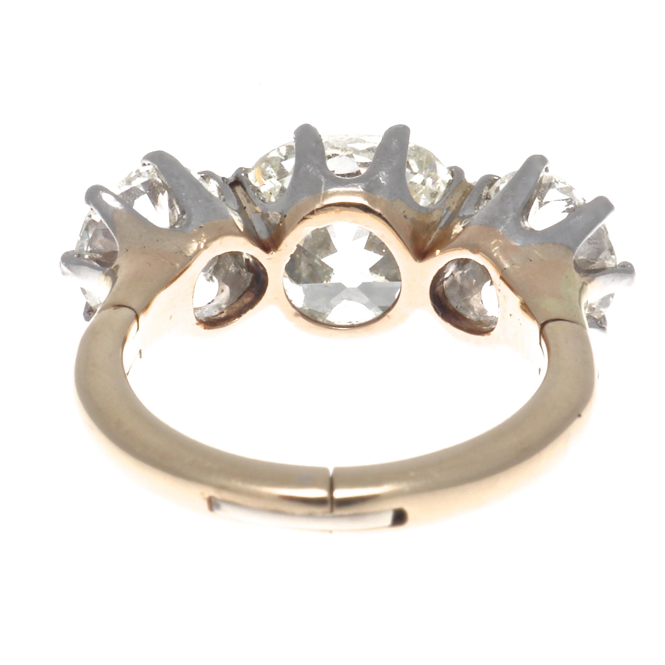 Antique GIA Three-Stone Diamond 18 Karat Gold Platinum Ring In Excellent Condition In Beverly Hills, CA