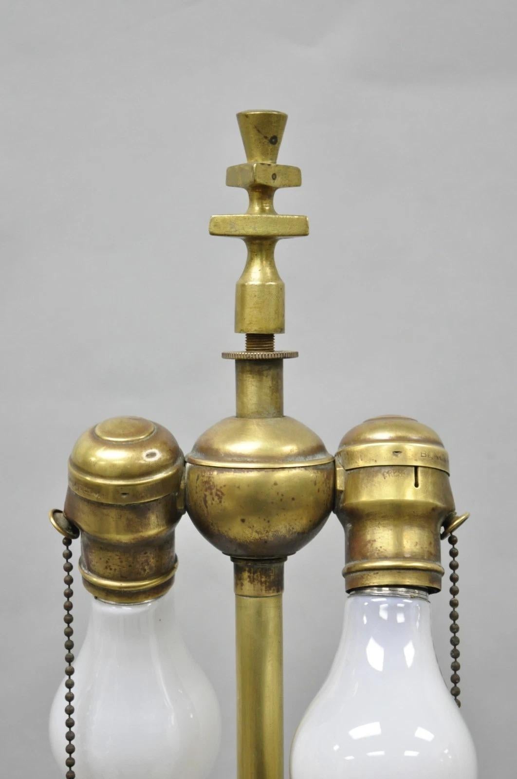 Lámpara de pie gótica estilo Giacometti antigua Flor de Lis de bronce y latón - Pareja en venta 4