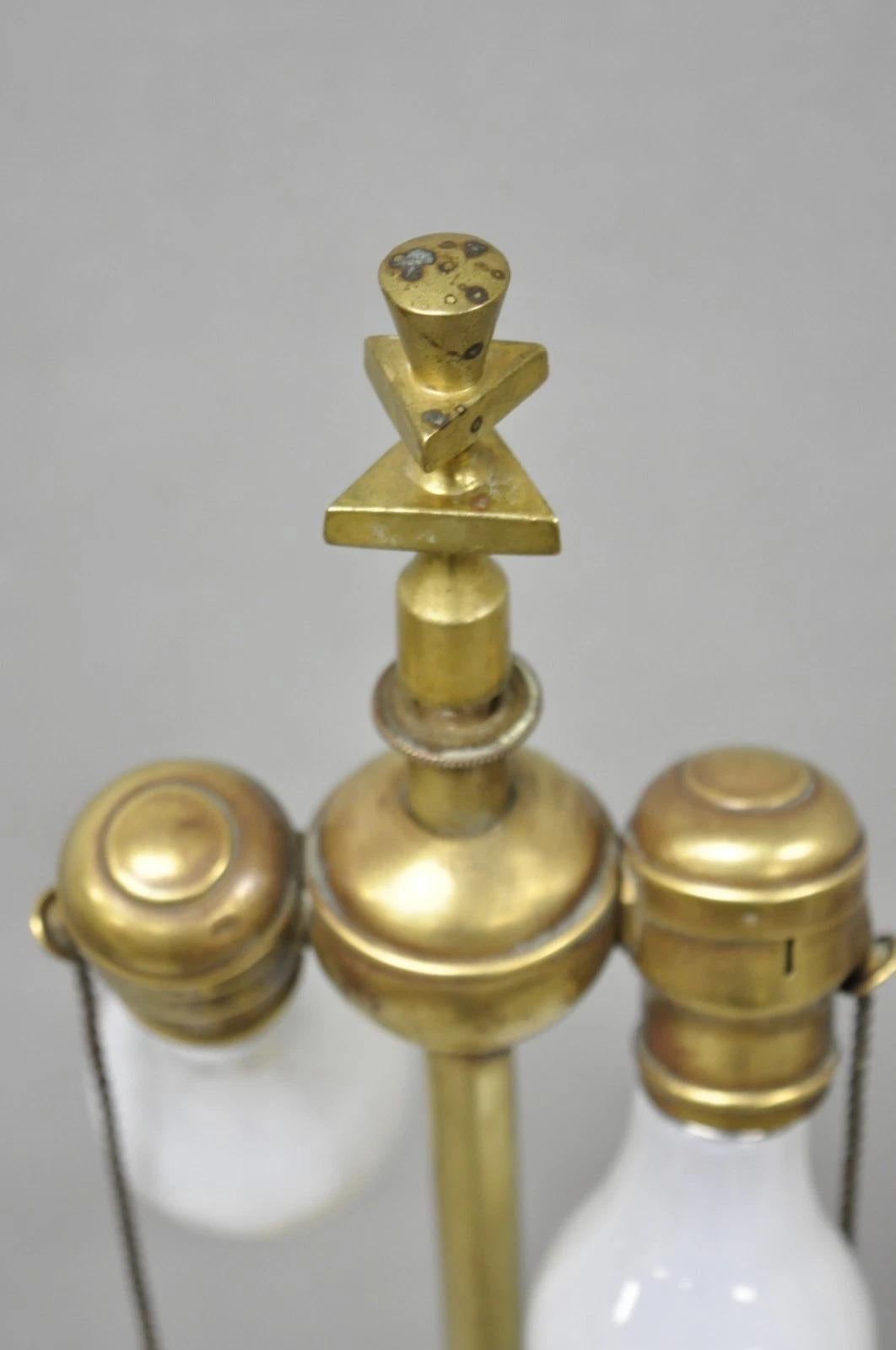 Lámpara de pie gótica estilo Giacometti antigua Flor de Lis de bronce y latón - Pareja en venta 5