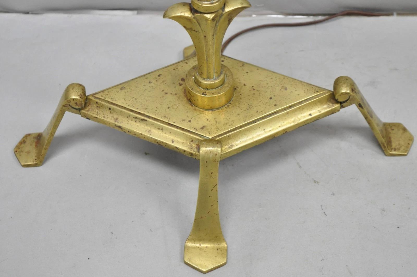 Lámpara de pie gótica estilo Giacometti antigua Flor de Lis de bronce y latón - Pareja en venta 7