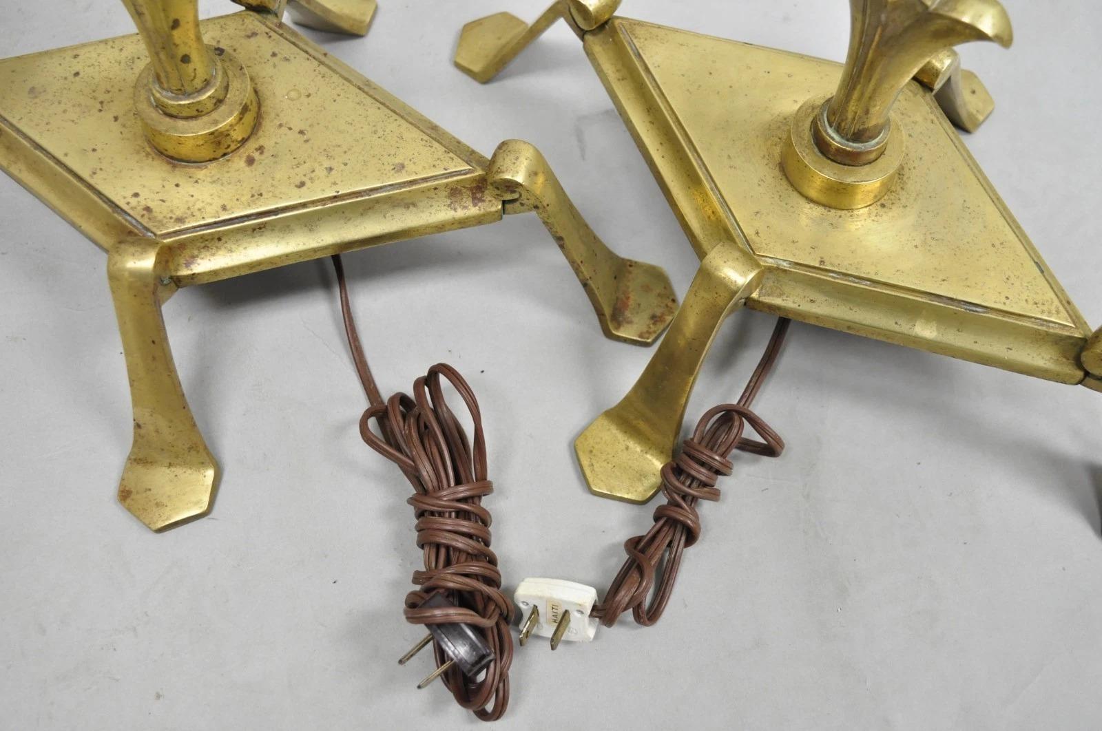 Lámpara de pie gótica estilo Giacometti antigua Flor de Lis de bronce y latón - Pareja en venta 8