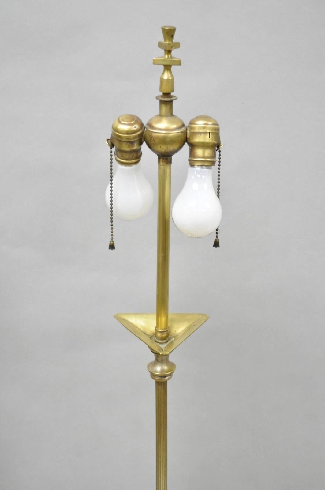 Lámpara de pie gótica estilo Giacometti antigua Flor de Lis de bronce y latón - Pareja siglo XX en venta