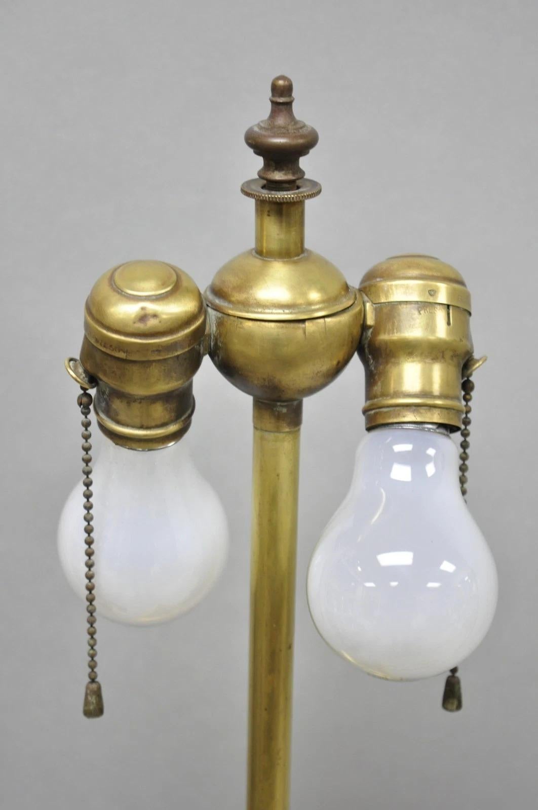 Lámpara de pie gótica estilo Giacometti antigua Flor de Lis de bronce y latón - Pareja en venta 3