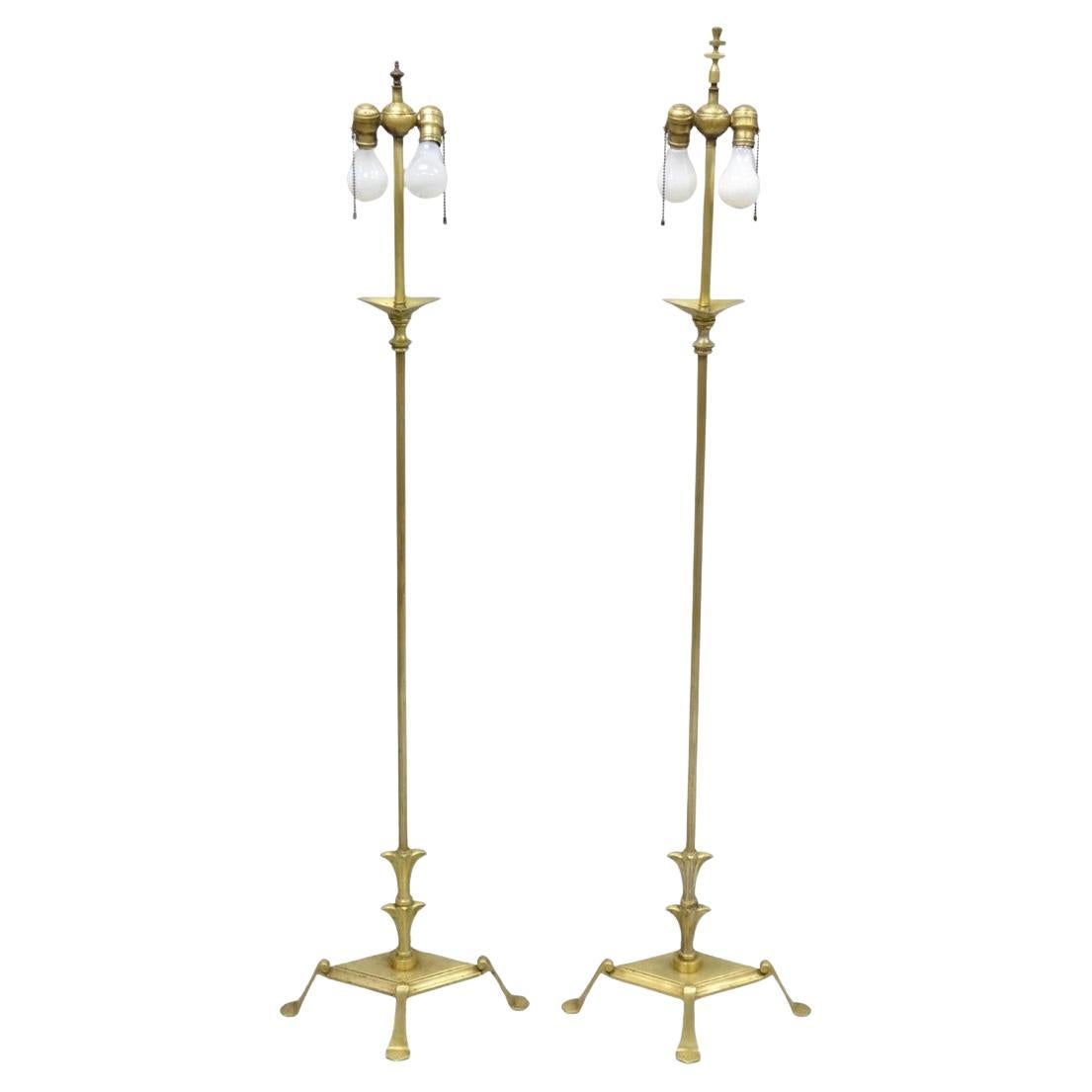 Lámpara de pie gótica estilo Giacometti antigua Flor de Lis de bronce y latón - Pareja en venta