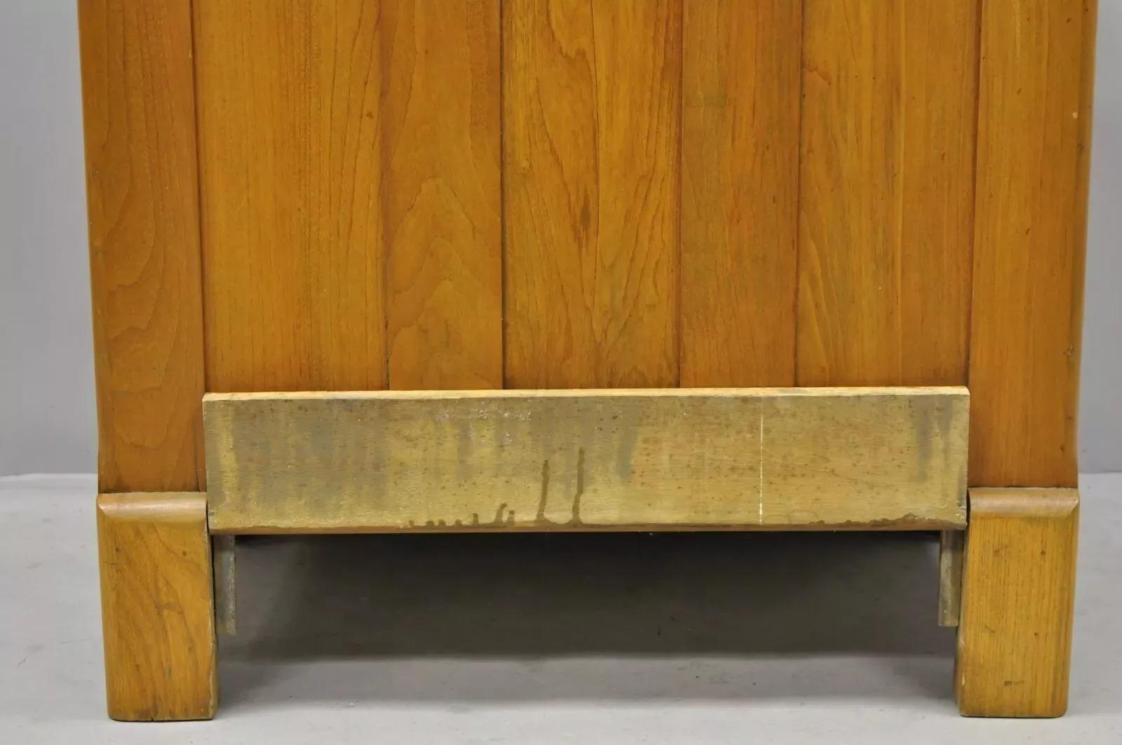 Antique Gibson Refrigerator Co. Victorian Small Oak Wood Icebox Ice Chest For Sale 4