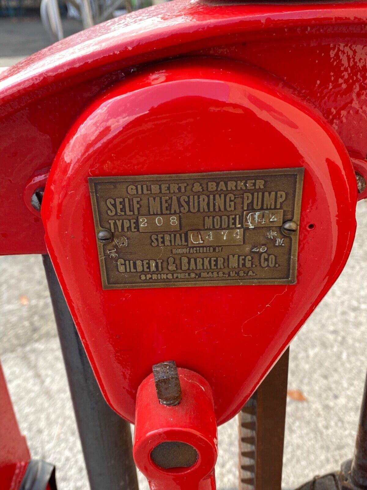 Antique Gilbert & Barker Red Self Measuring Type 208 Vintage Curbside Gas Pump In Good Condition For Sale In Philadelphia, PA
