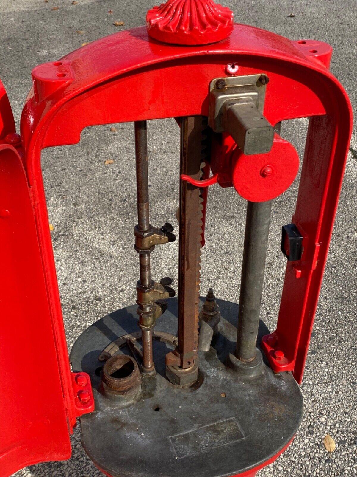 Antique Gilbert & Barker Red Self Measuring Type 208 Vintage Curbside Gas Pump In Good Condition For Sale In Philadelphia, PA