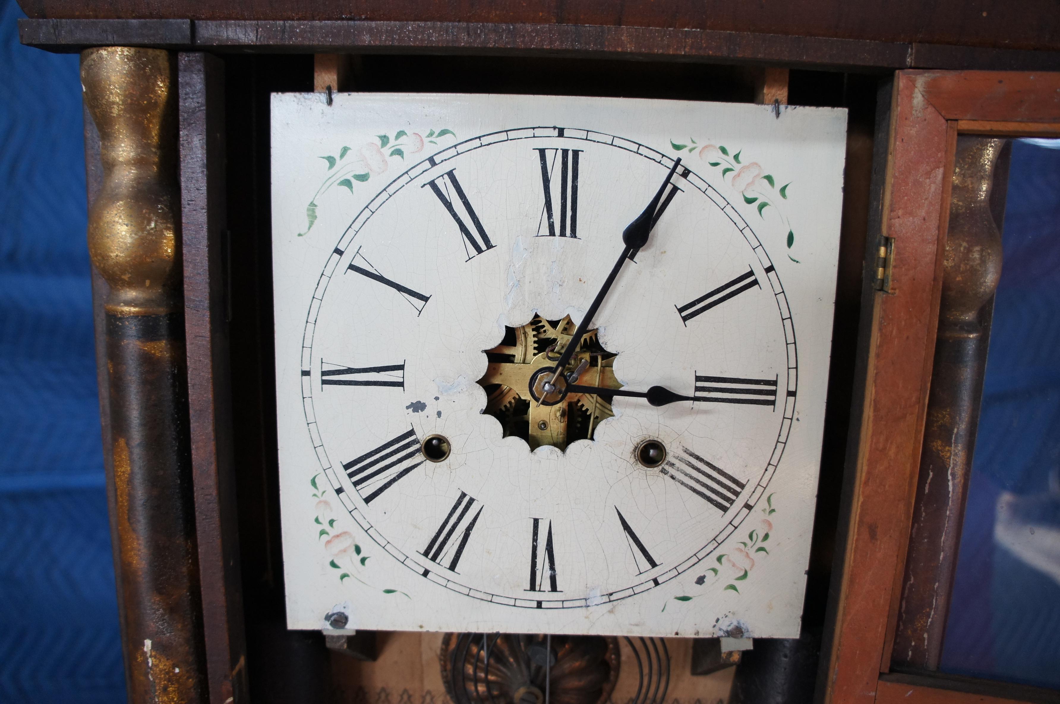Verre Horloge de cheminée ancienne Gilbert Manufacturing American Empire en acajou 30 Hr en vente