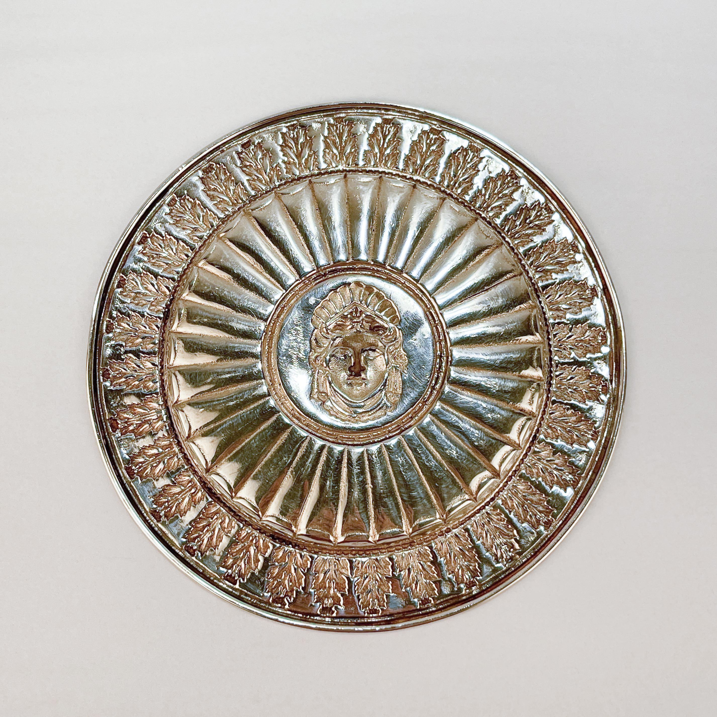 Gilded Age Antique plat ou assiette en métal argenté de l'âge doré signé E F Caldwell New York en vente