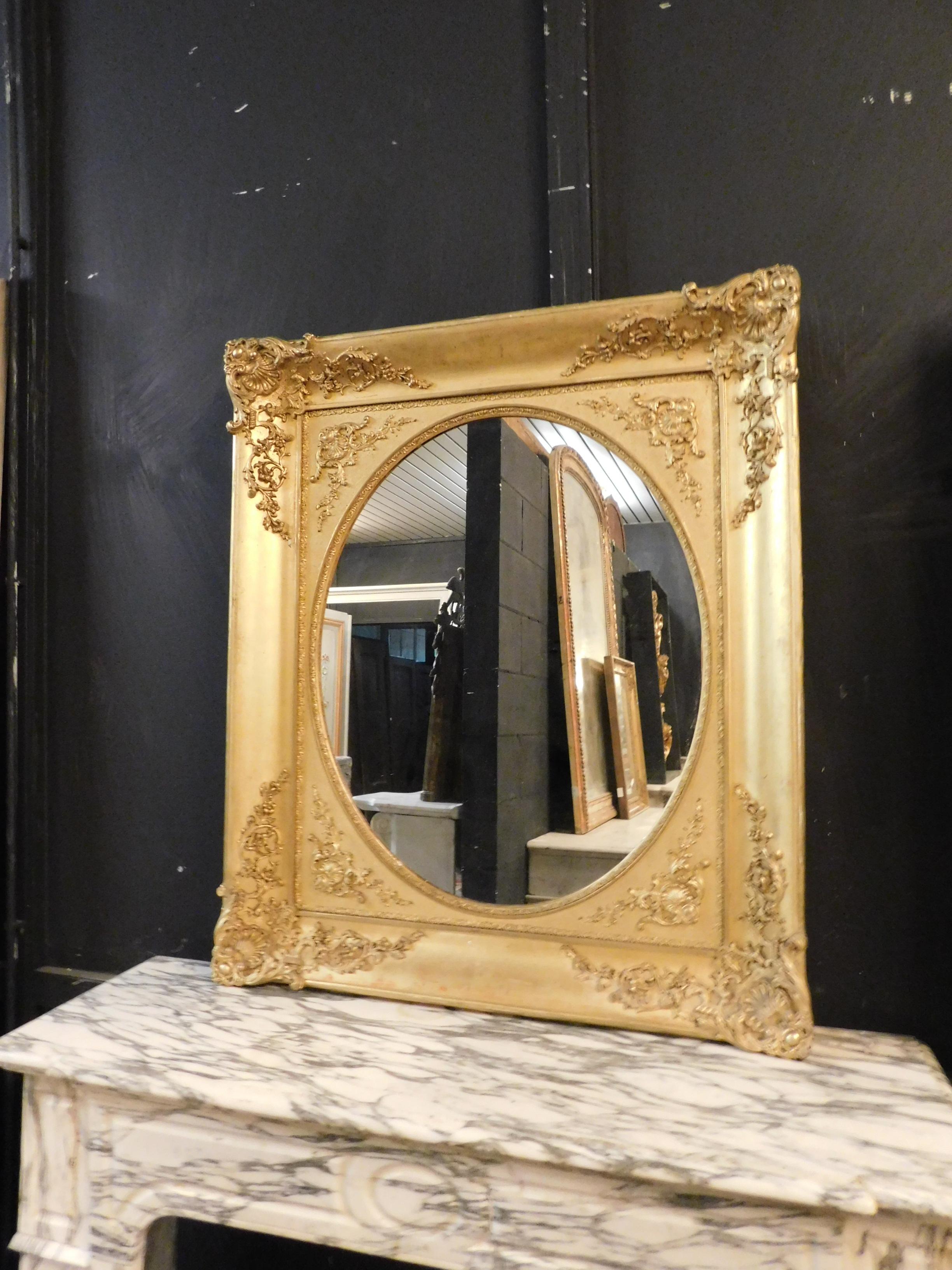 Antiker vergoldeter und geschnitzter rechteckiger Spiegel, 19. Jahrhundert, Italien (Italienisch) im Angebot
