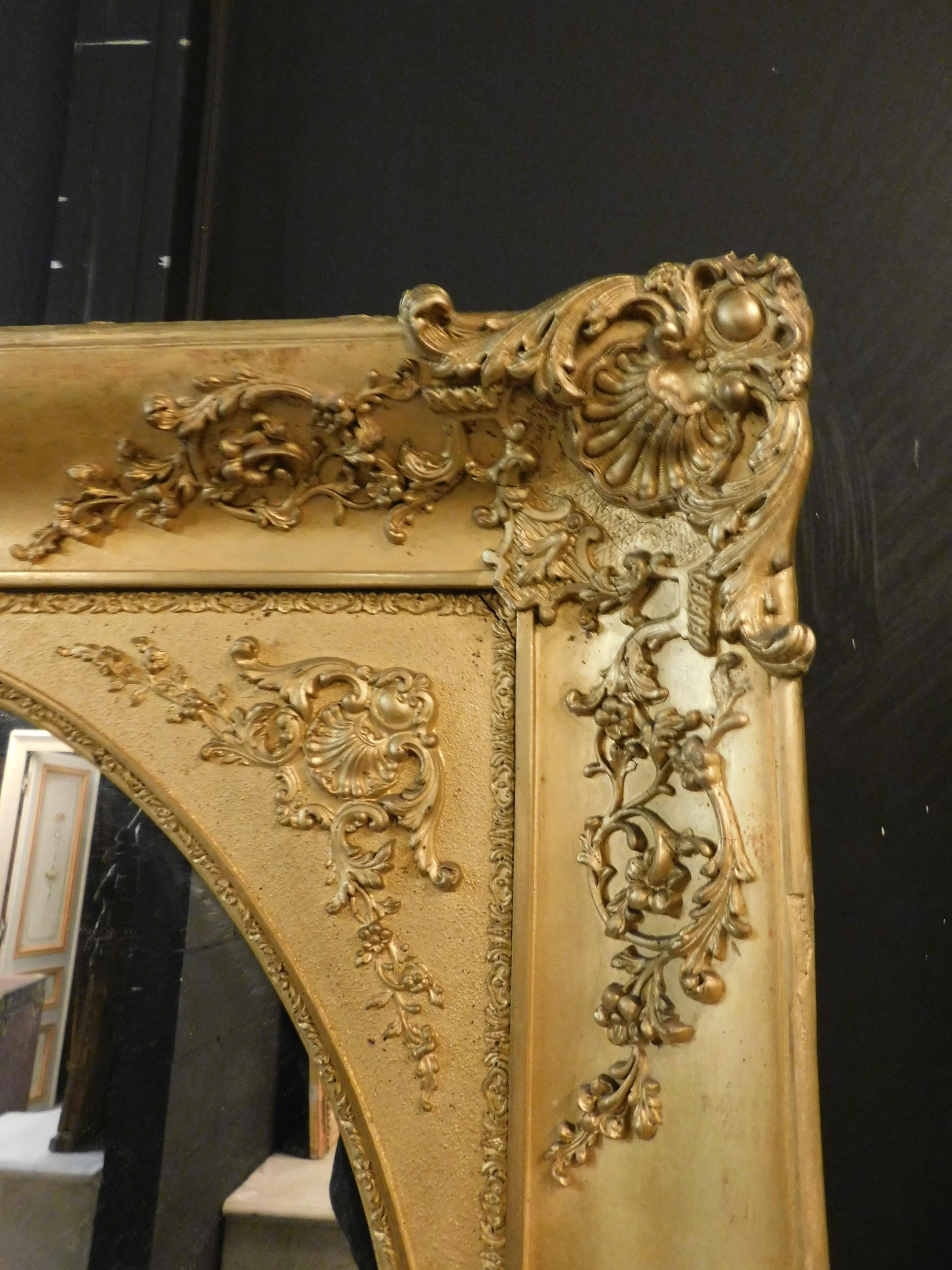 XIXe siècle Miroir rectangulaire antique doré et sculpté, 19ème siècle, Italie en vente