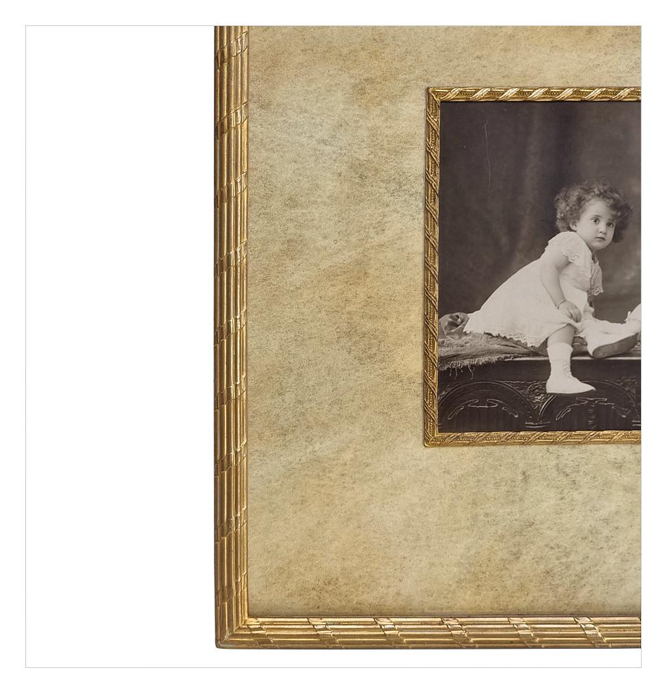 Marco antiguo de latón dorado, fotografía antigua de 3 niños, hacia 1930 Francés en venta