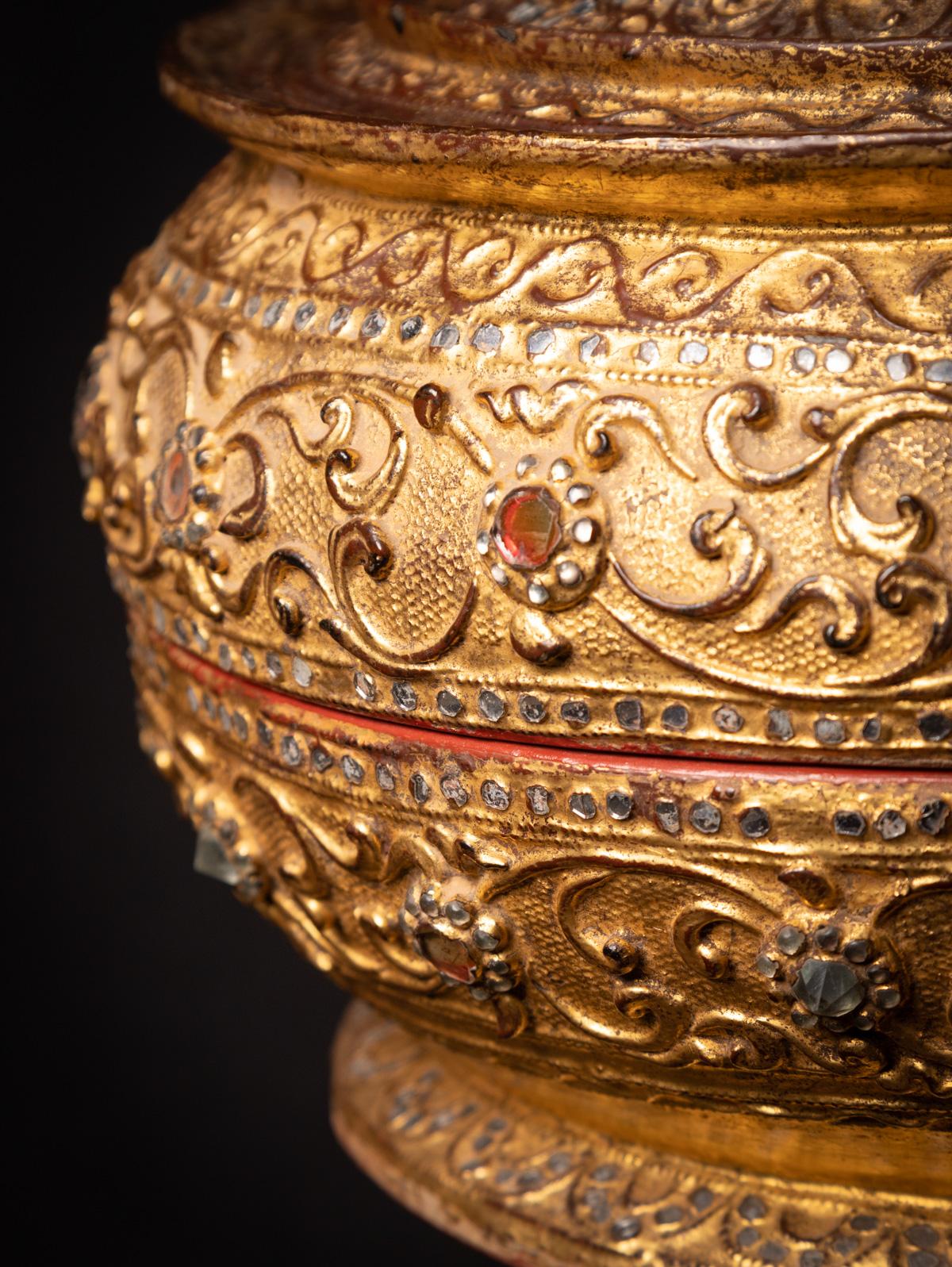 Antikes vergoldetes birmanisches Angebotsgefäß aus Burma – Original Buddhas im Angebot 7