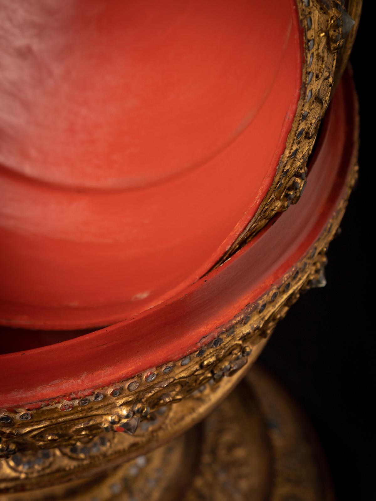 Antikes vergoldetes birmanisches Angebotsgefäß aus Burma – Original Buddhas im Angebot 14