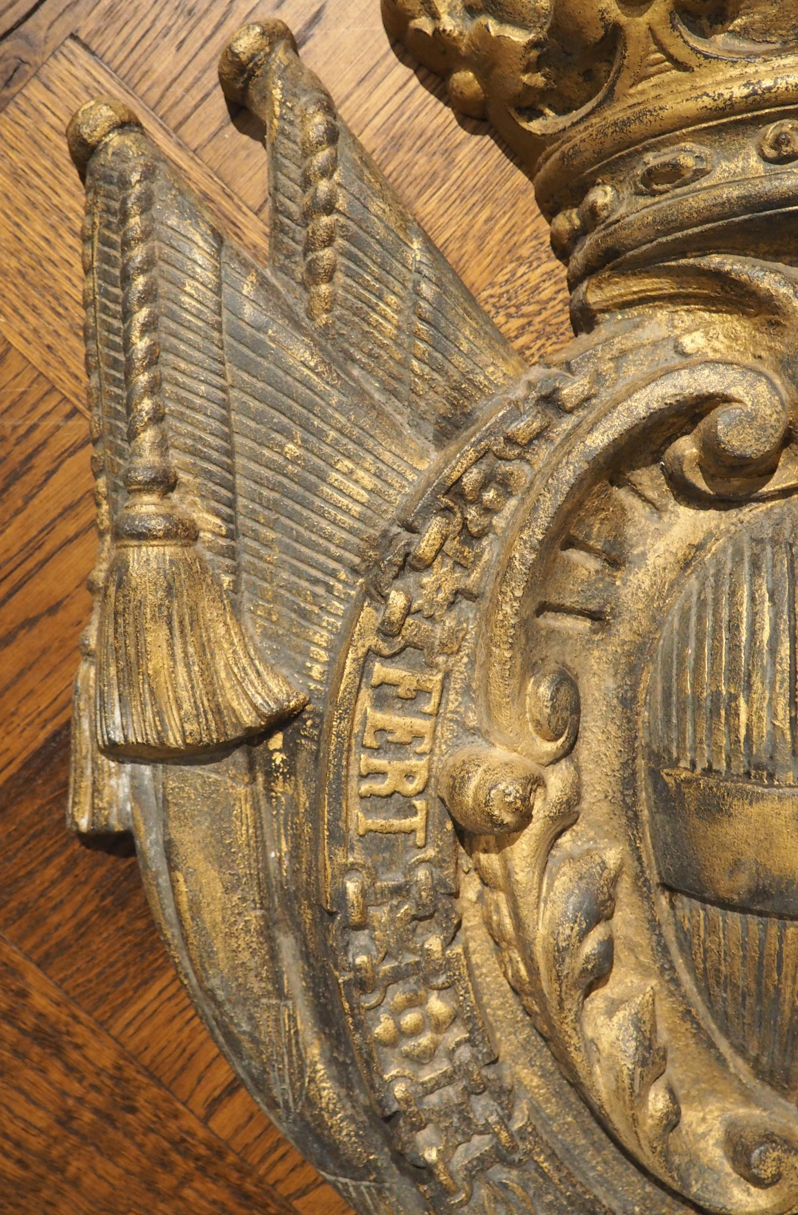 Antike Wappentafel aus vergoldetem Gusseisen, The House of Savoy, um 1900 im Zustand „Gut“ im Angebot in Dallas, TX