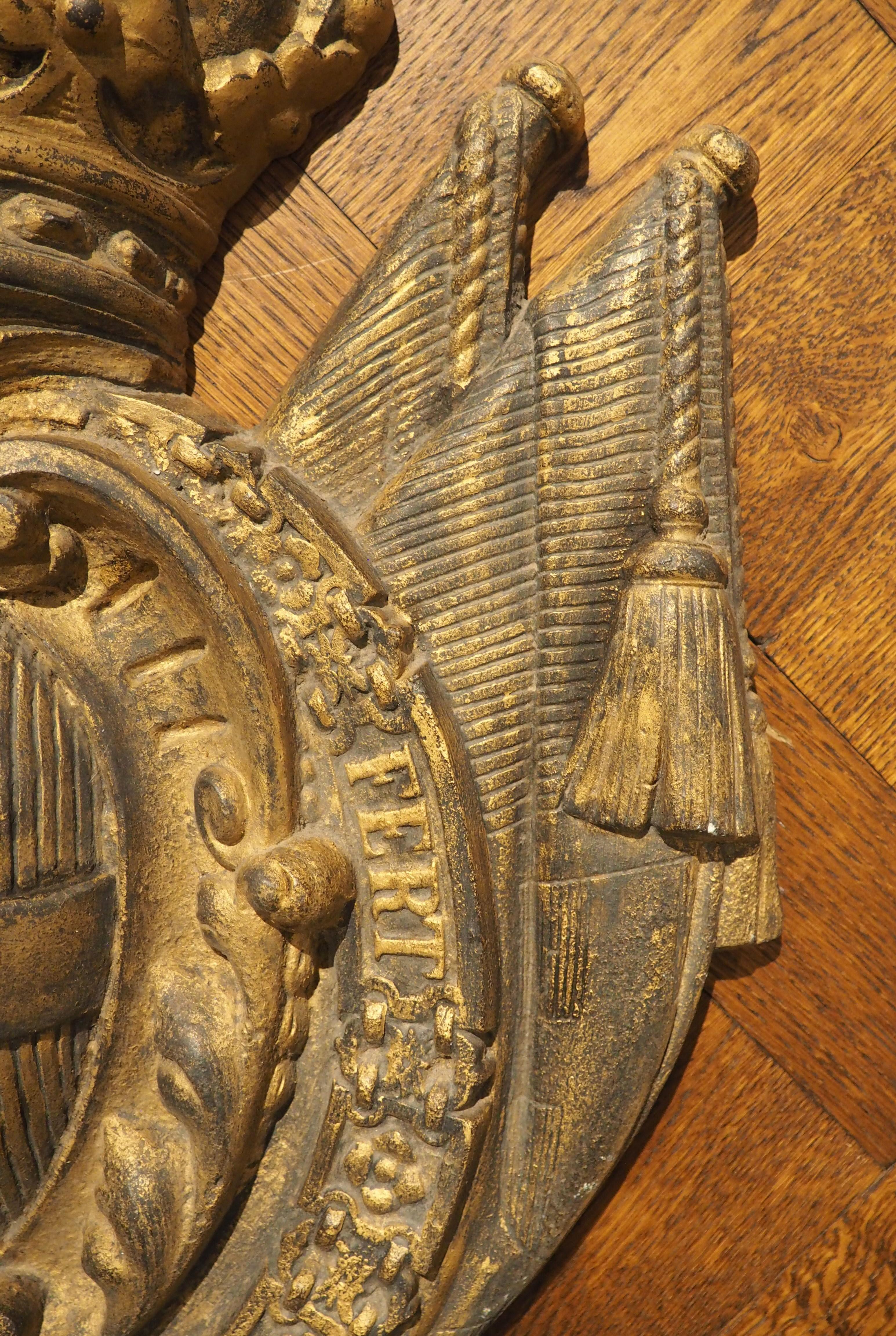Antike Wappentafel aus vergoldetem Gusseisen, The House of Savoy, um 1900 (Frühes 20. Jahrhundert) im Angebot