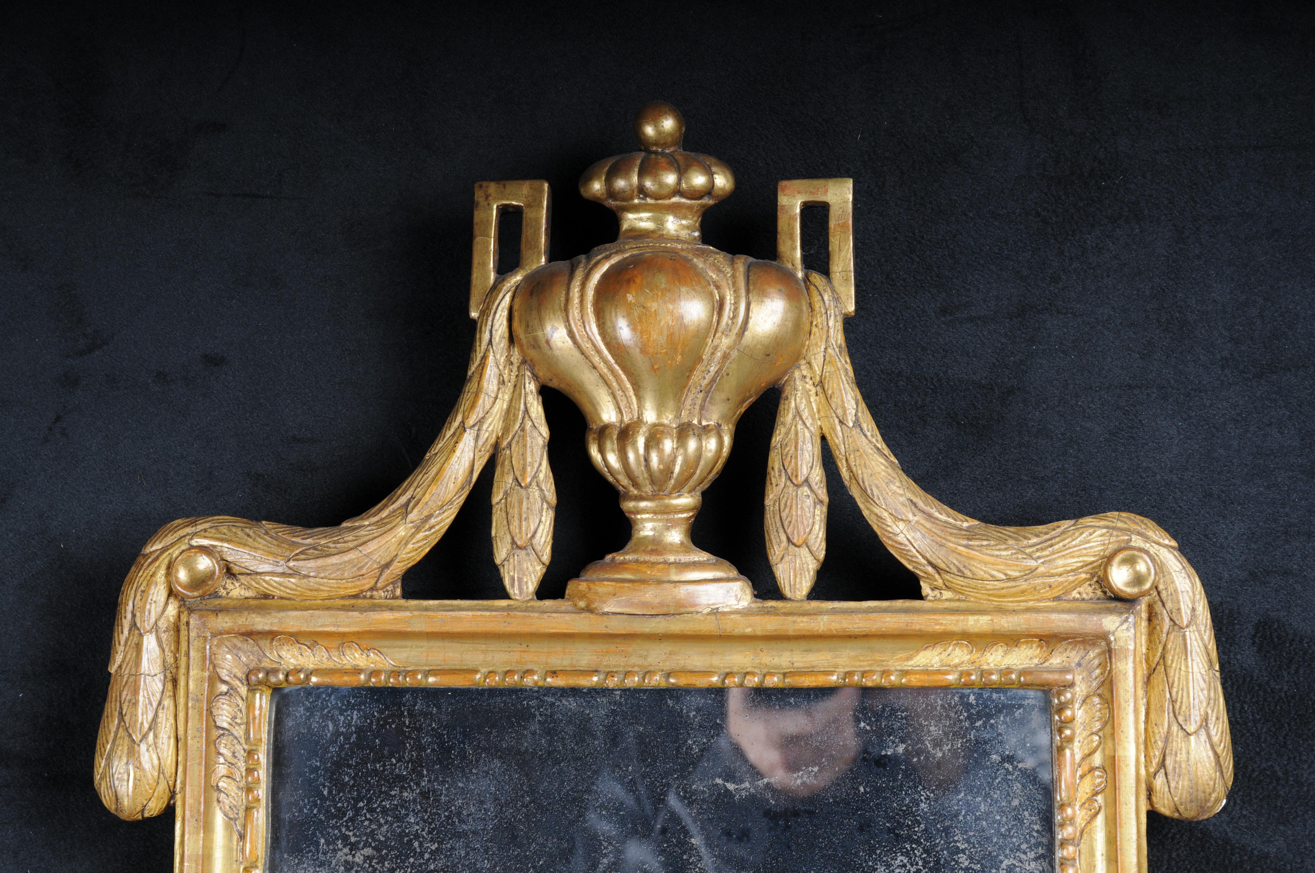 Français Antique miroir mural français doré Louis XVI/classicisme vers 1780 en vente