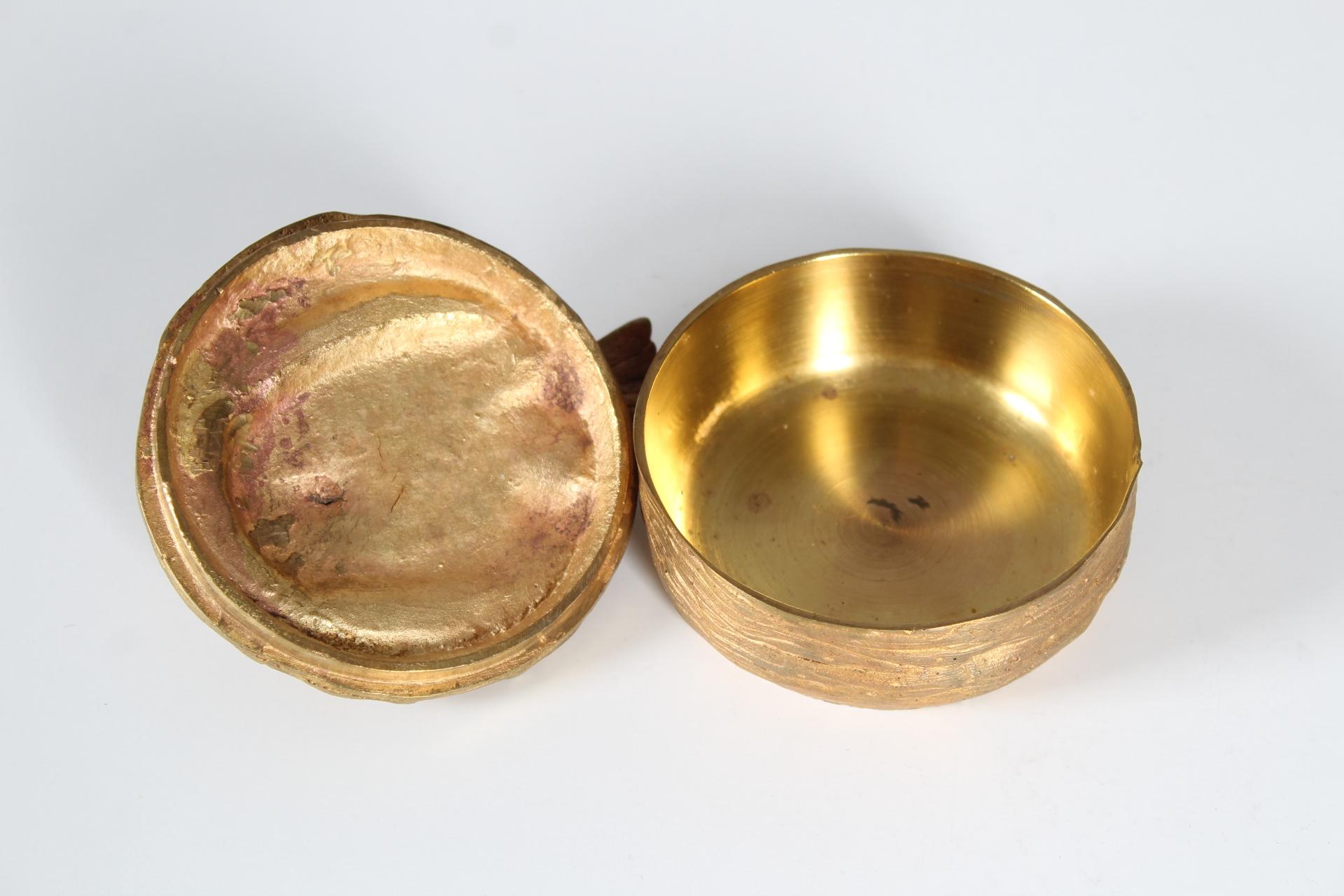Boîte à bijoux ancienne en bronze doré, bronze doré, France, oiseau dans un nid Bon état - En vente à Greven, DE
