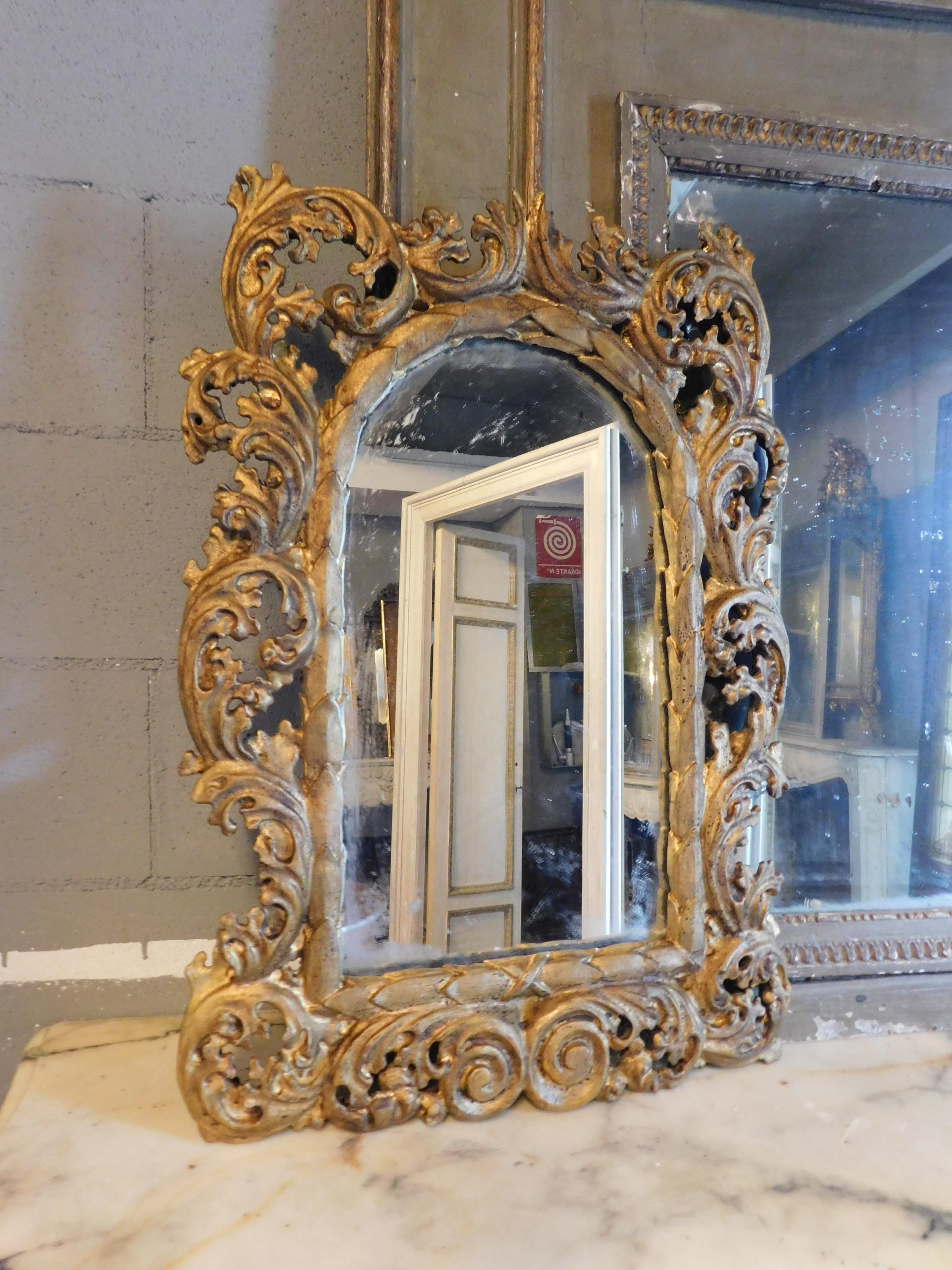Gilt Antique Gilded Mirror, Richly Carved, '700, Italy