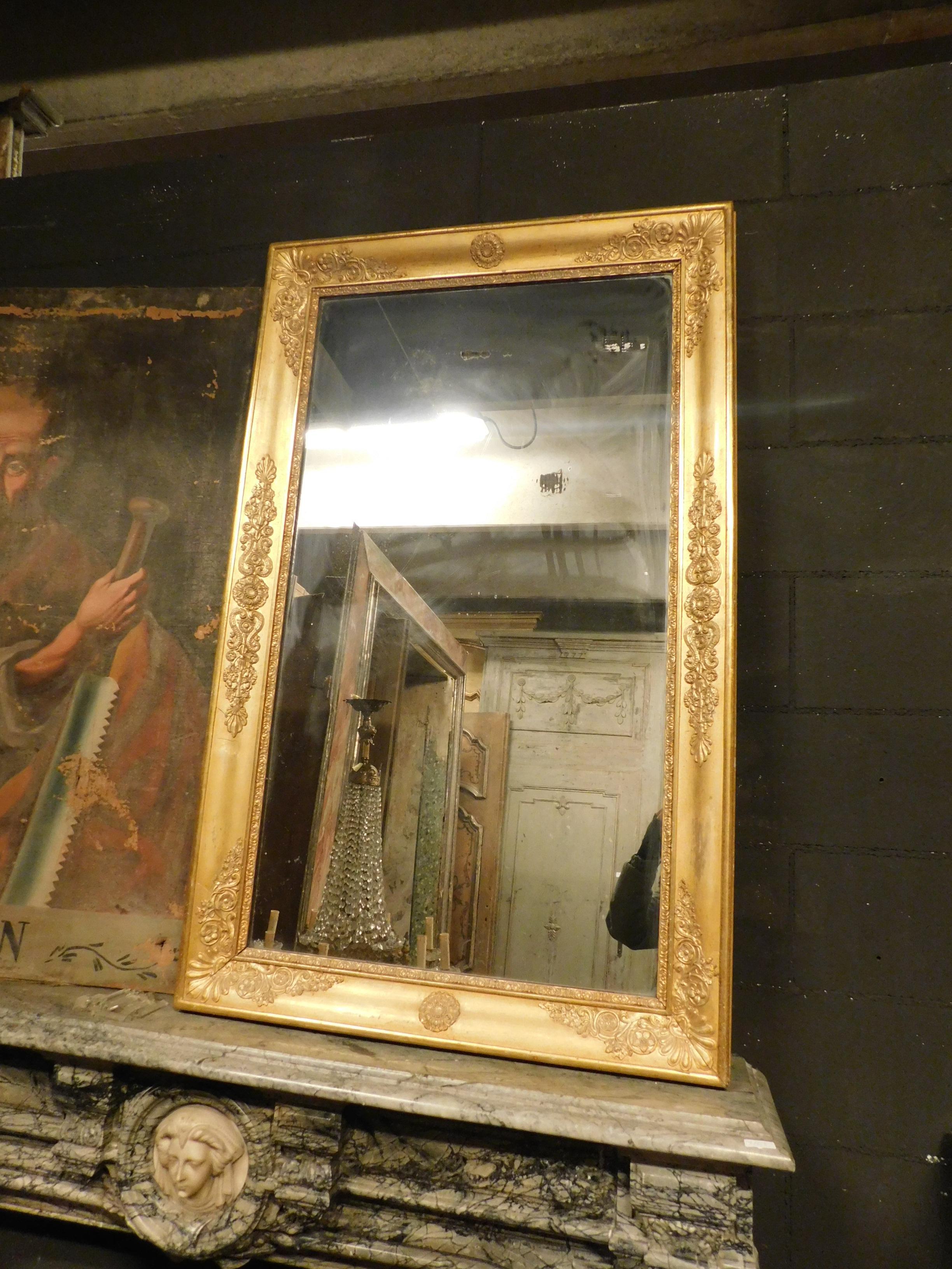 Ancient gilded mirror with hand-modeled plaster decorations, all gilded original, Charles X style, from home in Italy.
It can also be used in a bathroom and be mounted in any direction, both horizontal and vertical.