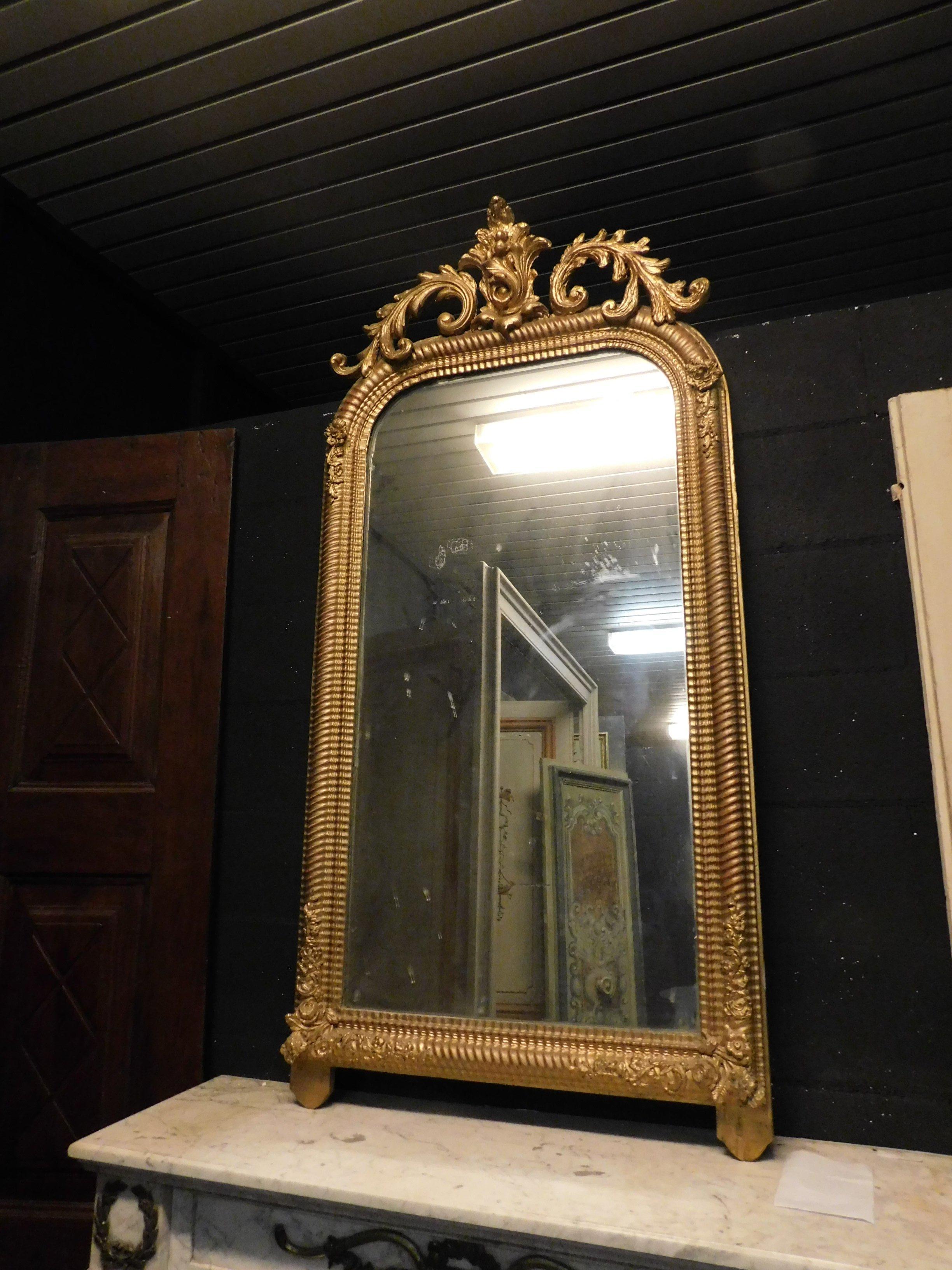 Italian Antique Gilded Mirror with Sculpted Floreal Rib, 19th Century, Italy For Sale
