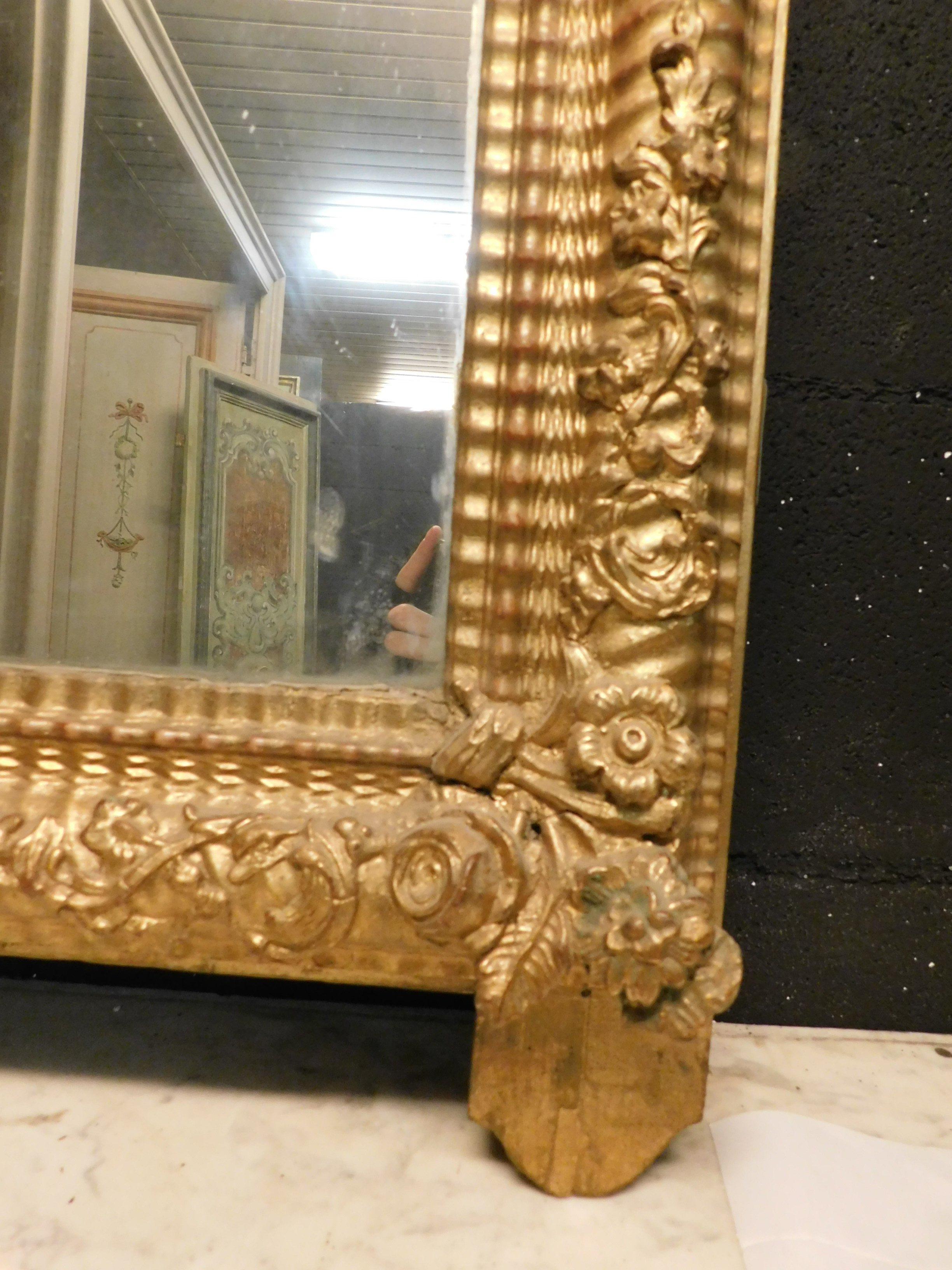 Gilt Antique Gilded Mirror with Sculpted Floreal Rib, 19th Century, Italy For Sale
