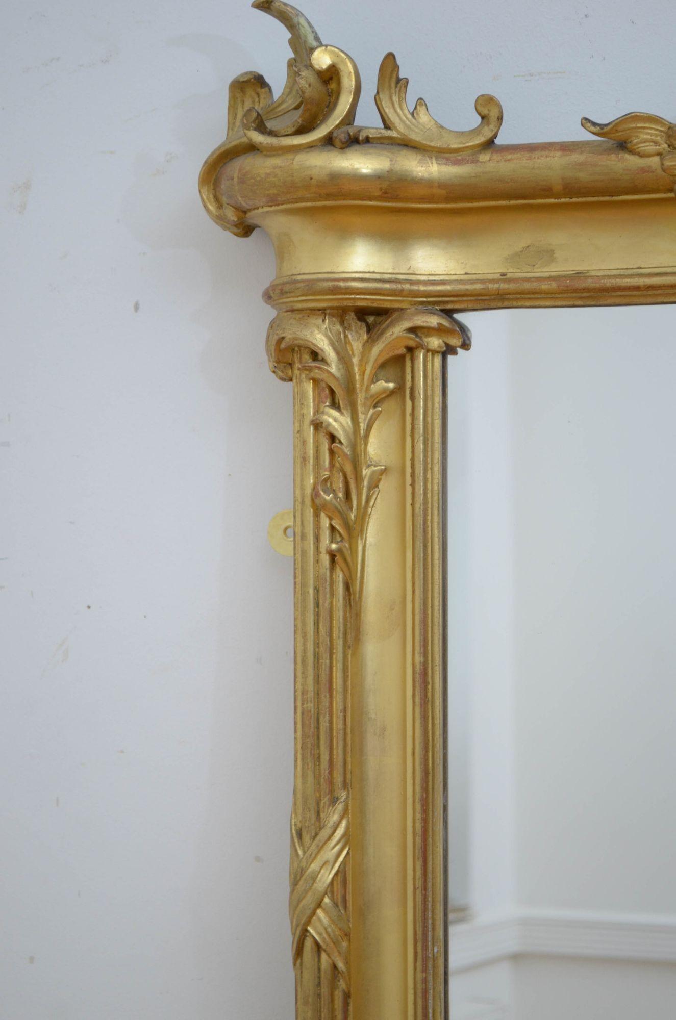 Feuille d'or Miroir de pilier ancien doré, H168 cm en vente
