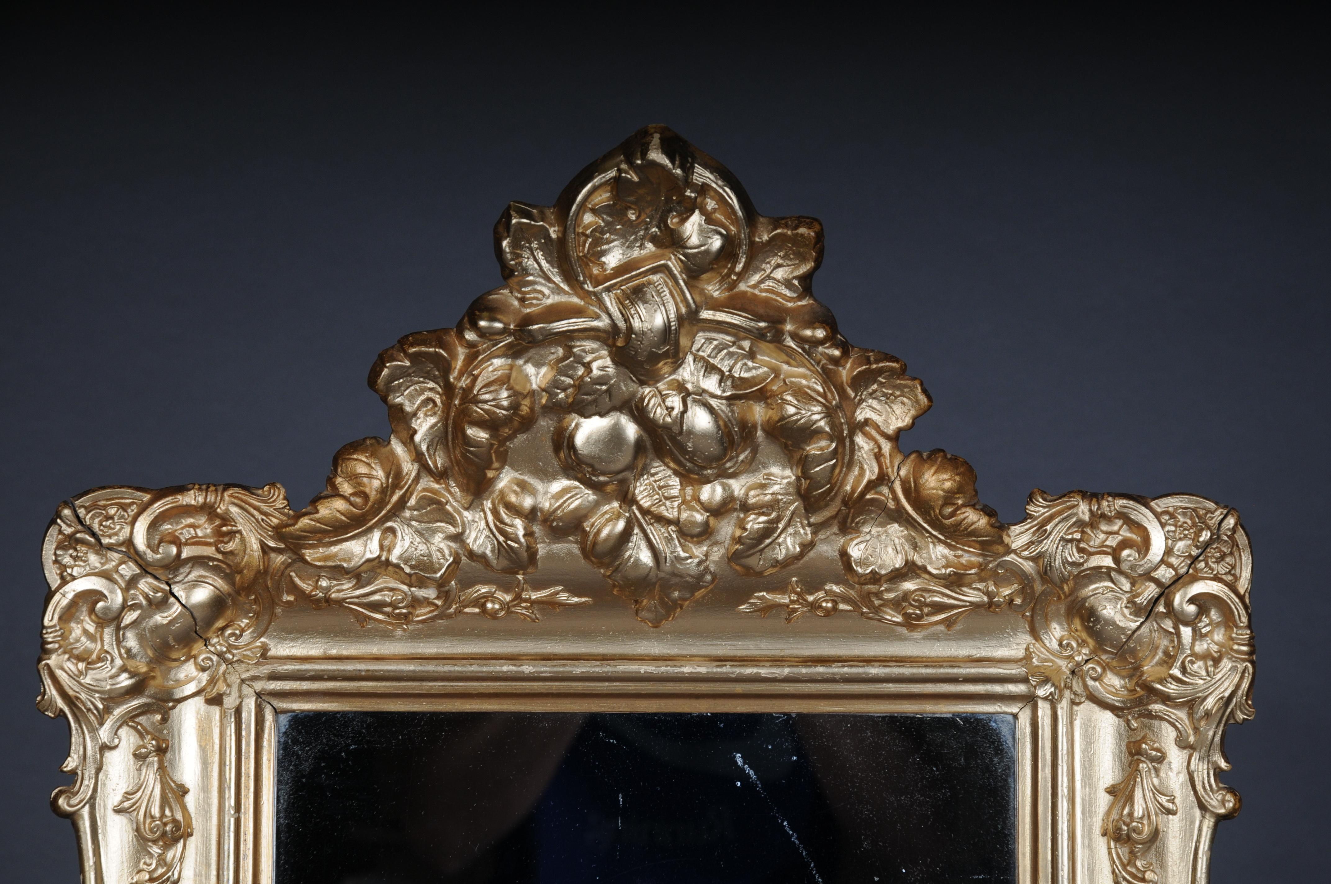 Antique gilded wall mirror, Germany around 1870 In Good Condition For Sale In Berlin, DE