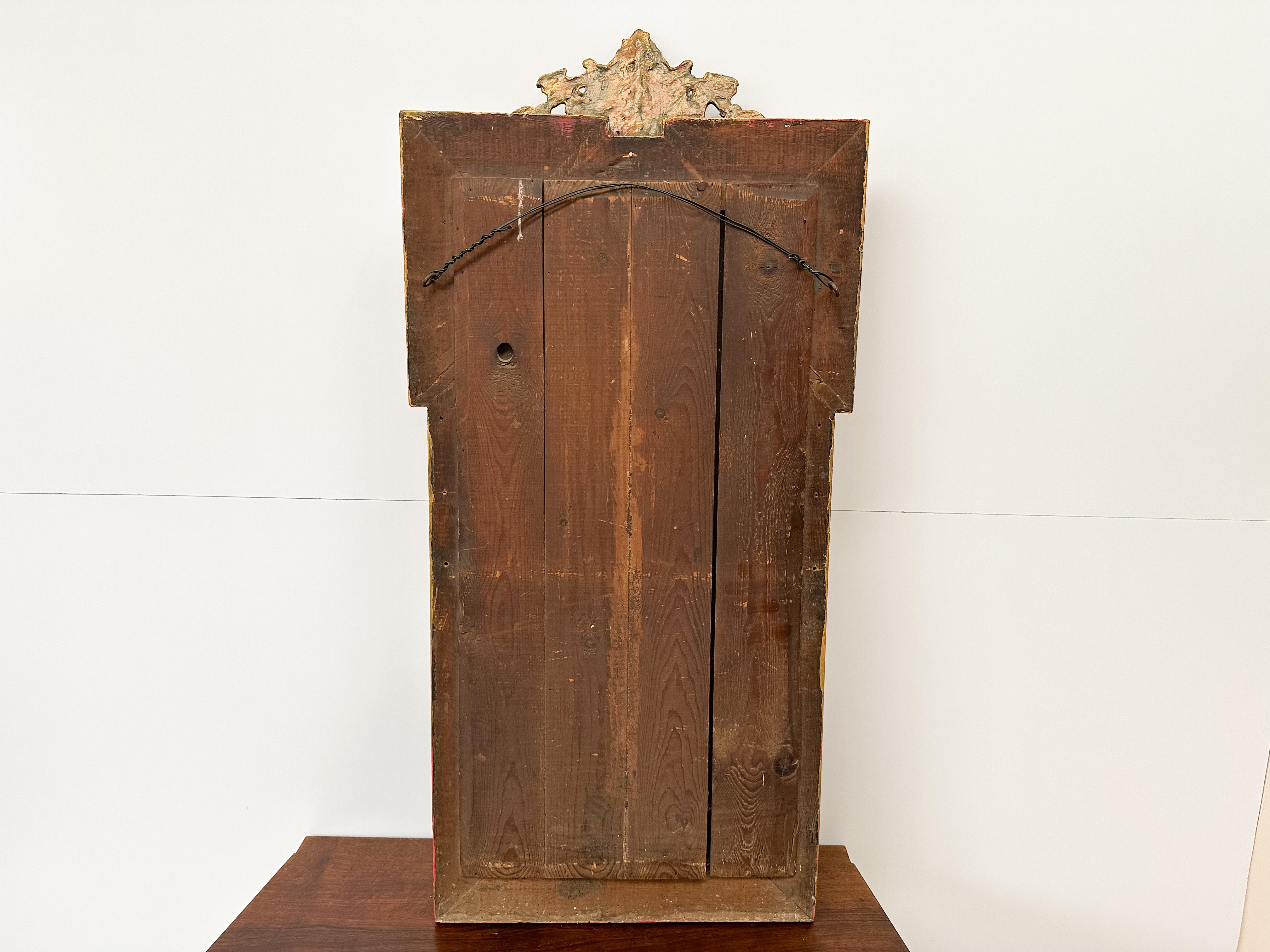 Antique Gilded Wall Mirror with Beveled Glass and Ornate Frame (Miroir mural doré avec verre biseauté et cadre orné) en vente 4