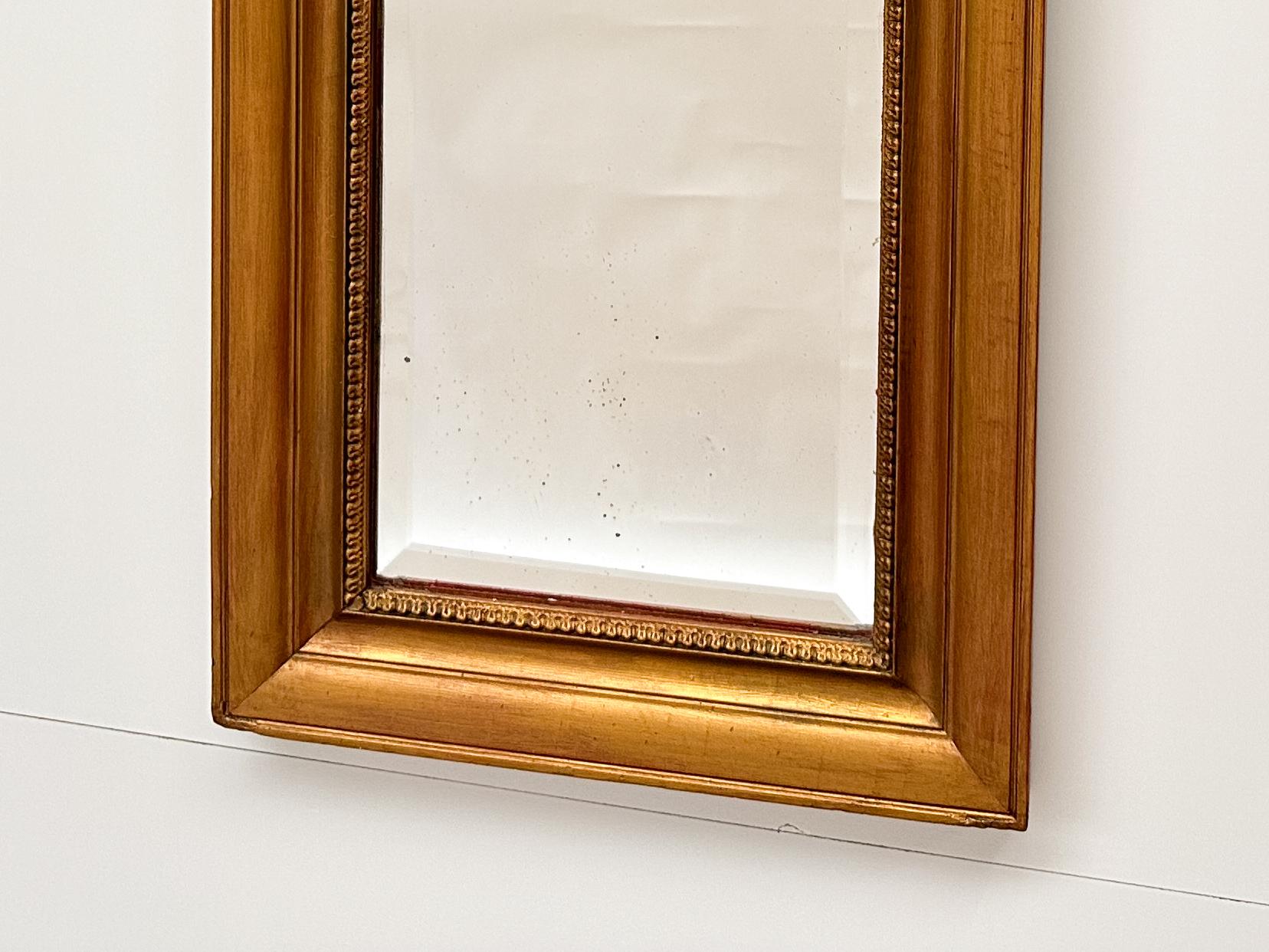 Antique Gilded Wall Mirror with Beveled Glass and Ornate Frame (Miroir mural doré avec verre biseauté et cadre orné) Bon état - En vente à BERKEL EN RODENRIJS, NL