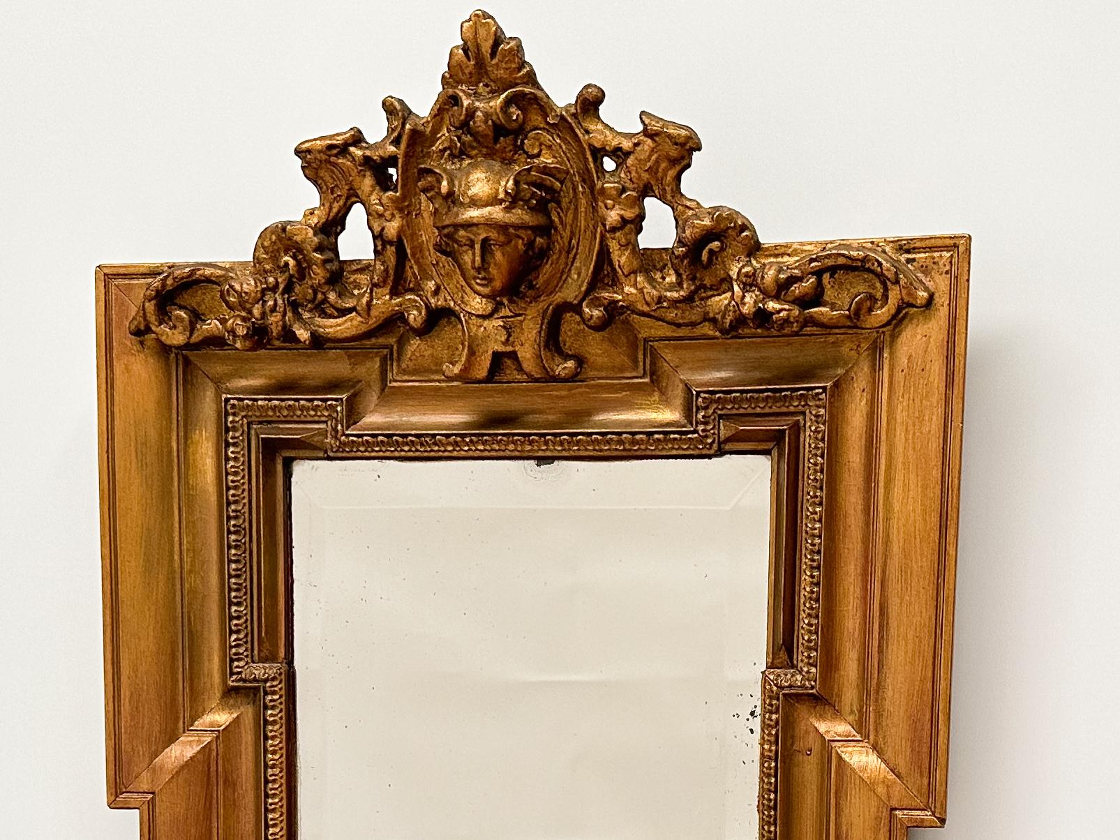 Début du 20ème siècle Antique Gilded Wall Mirror with Beveled Glass and Ornate Frame (Miroir mural doré avec verre biseauté et cadre orné) en vente