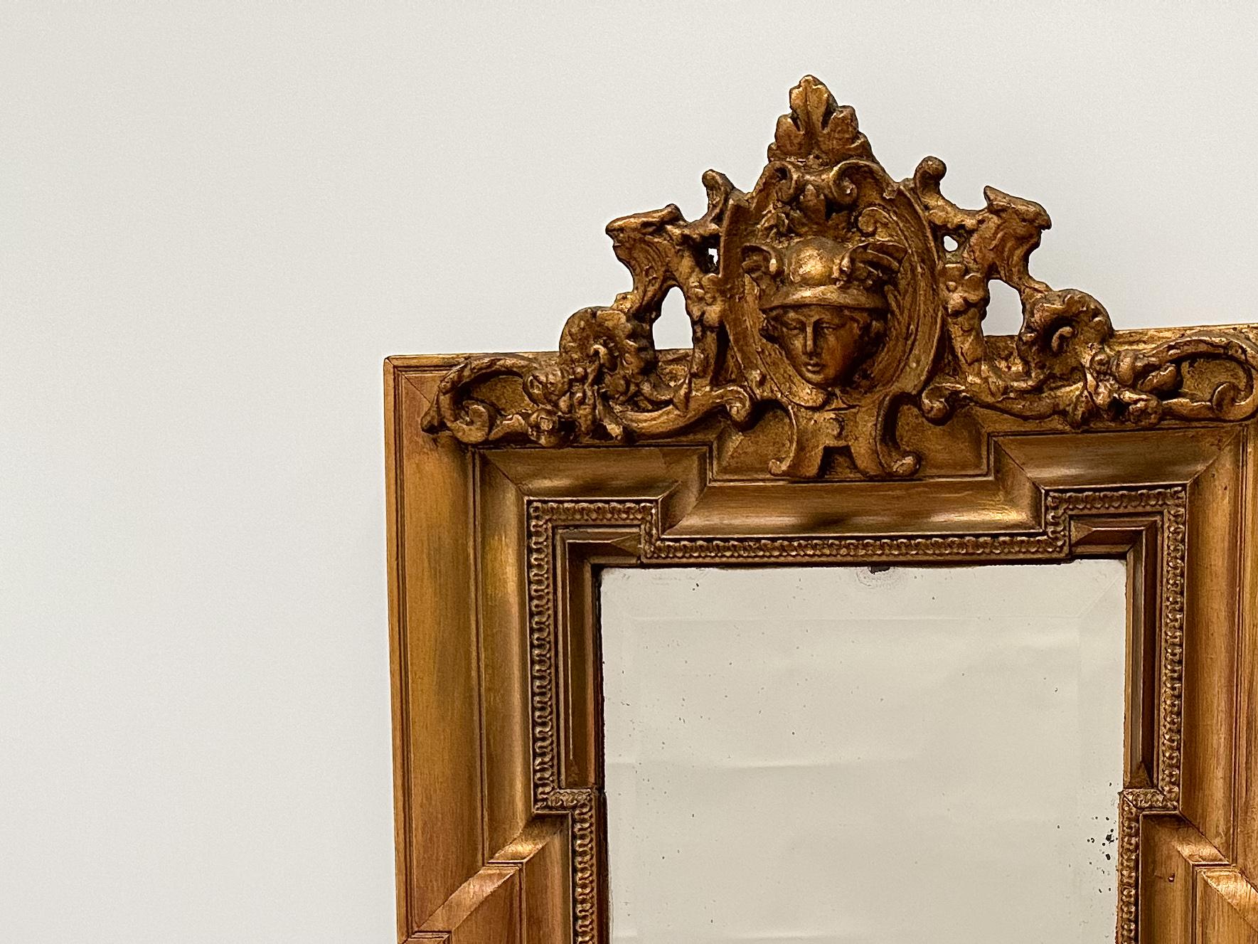 Antique Gilded Wall Mirror with Beveled Glass and Ornate Frame (Miroir mural doré avec verre biseauté et cadre orné) en vente 2