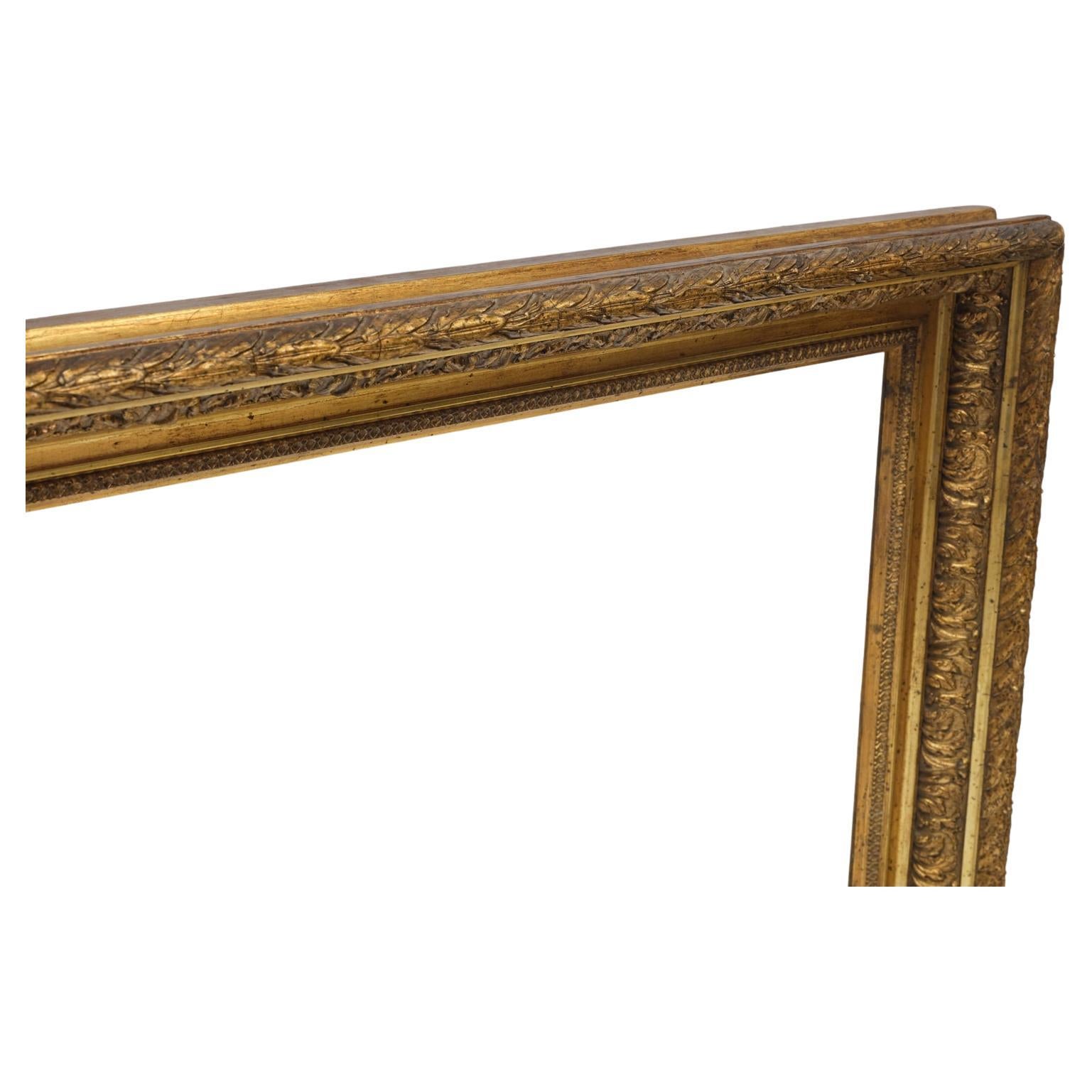 Marco antiguo de madera dorada en venta 2