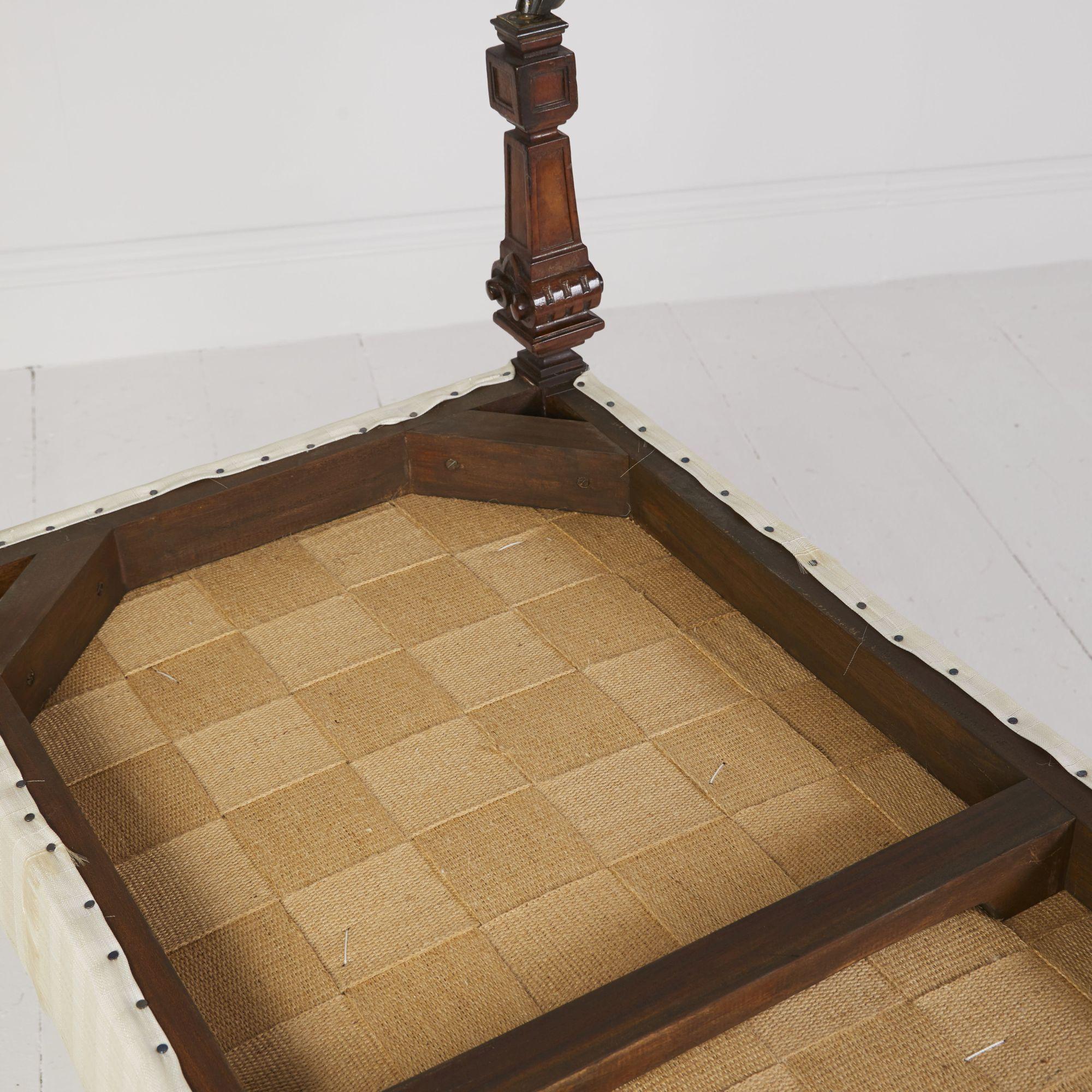 Tabourets anciens sur mesure à pieds Gillows en vente 9