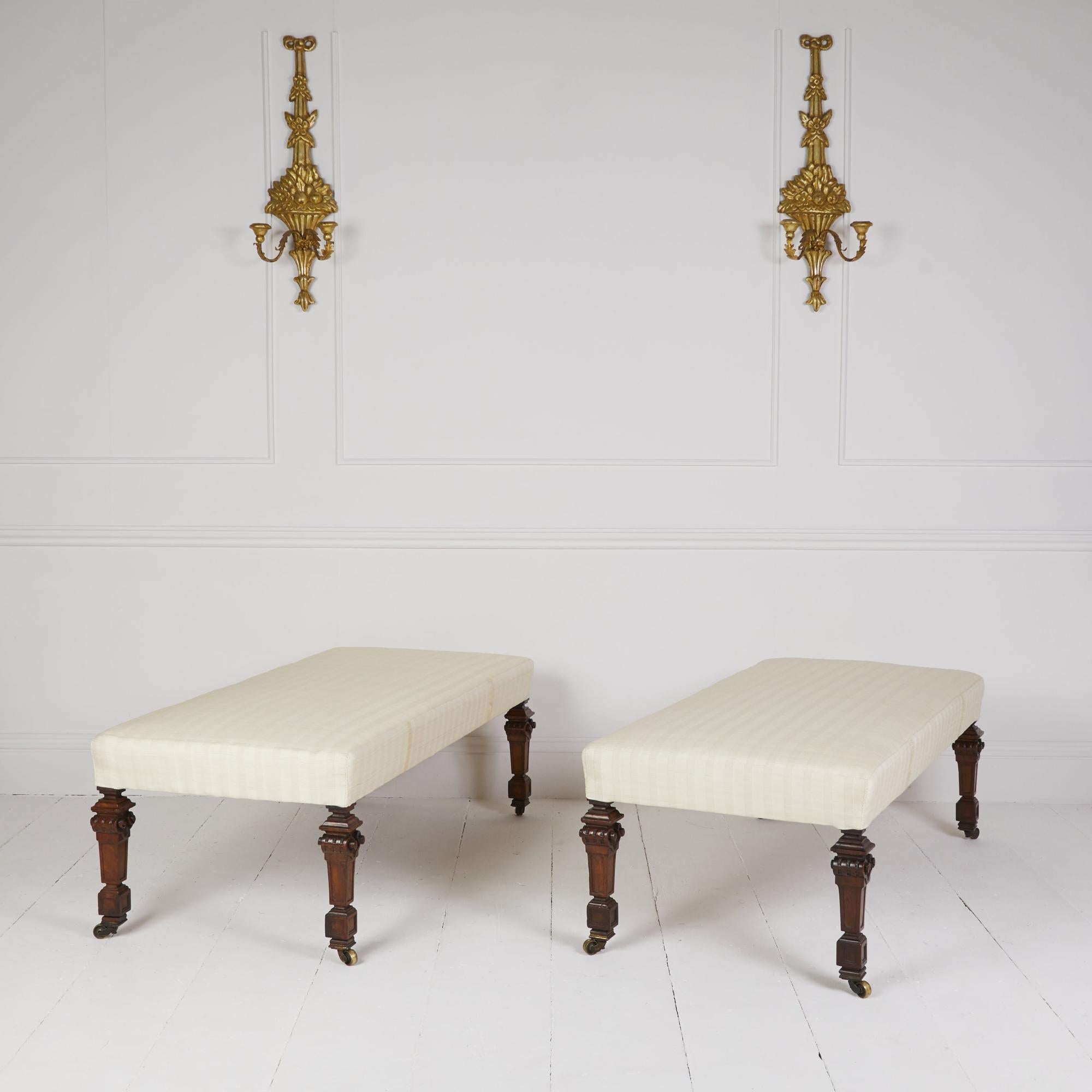 Tabourets anciens sur mesure à pieds Gillows en vente 1