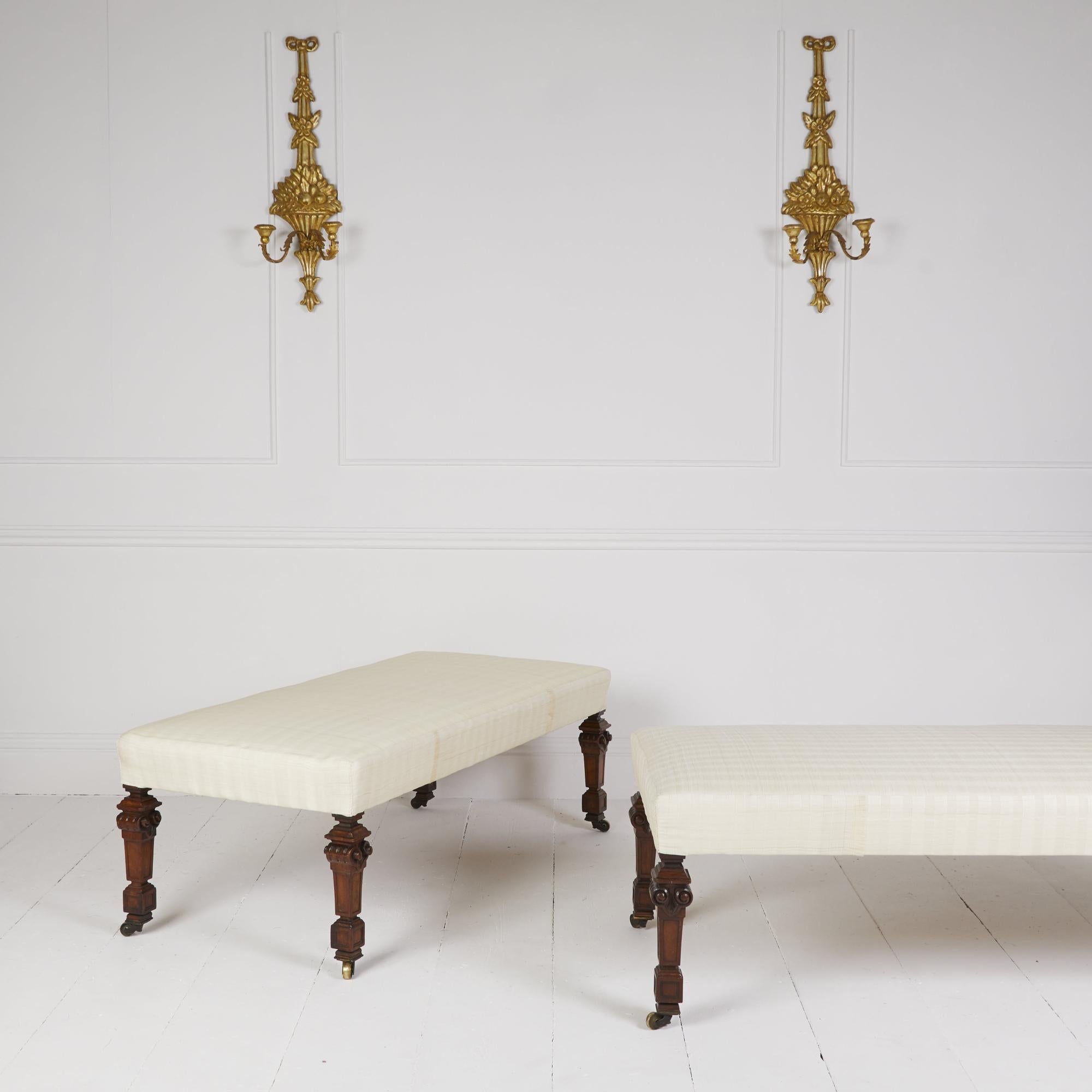 Tabourets anciens sur mesure à pieds Gillows en vente 3