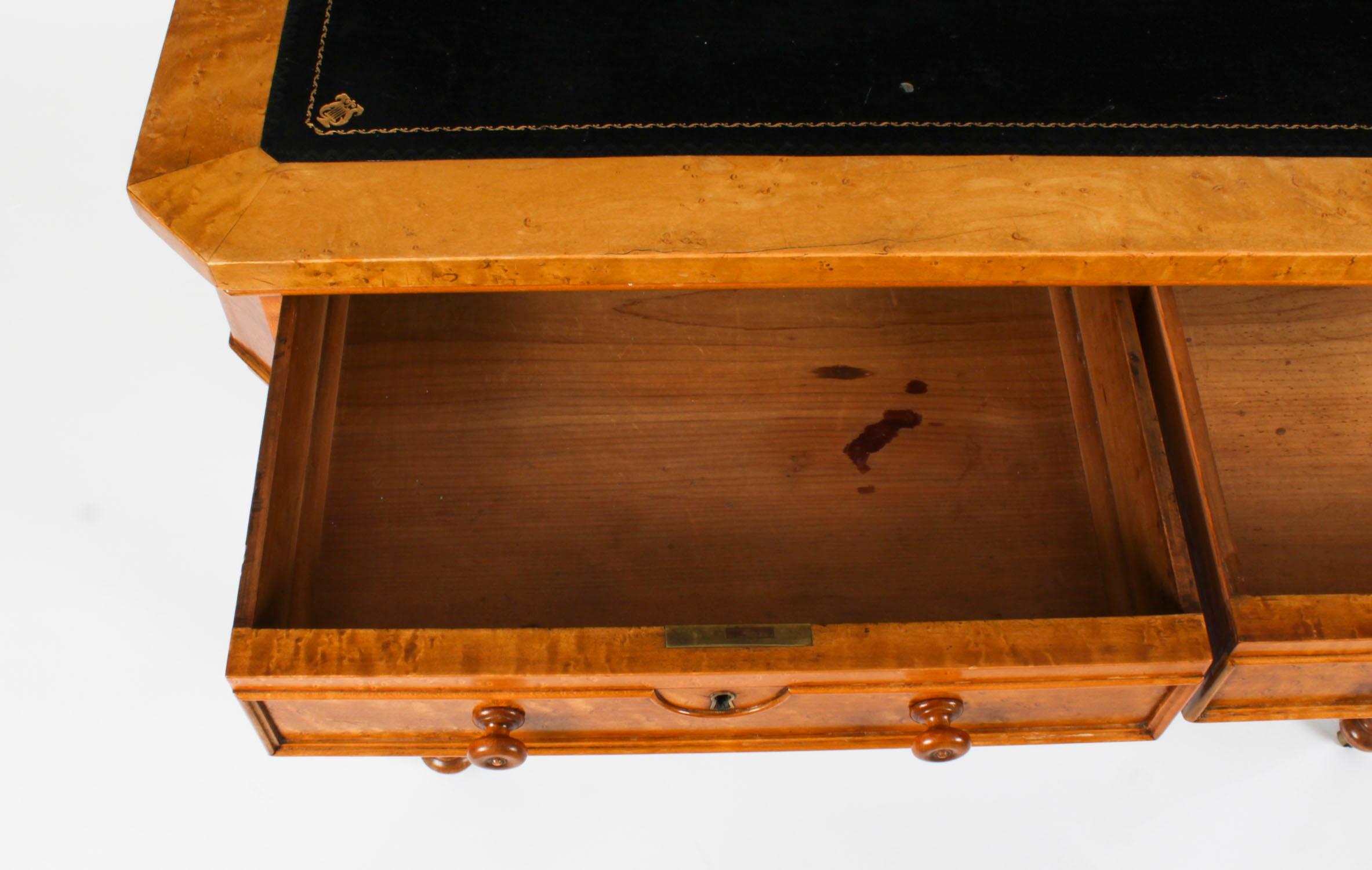 Bureau ancien de style Gillows en érable piqué 19ème siècle en vente 10