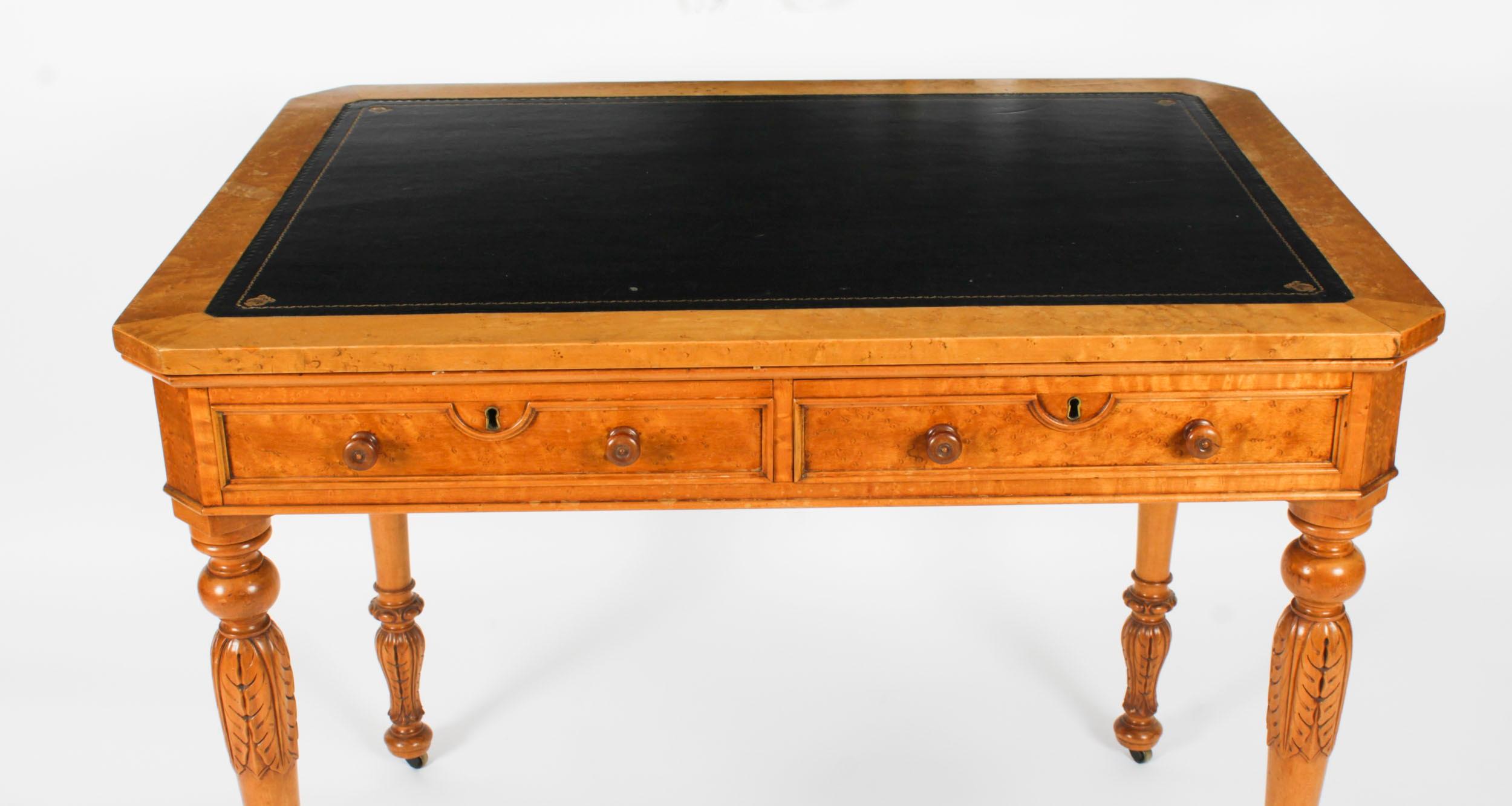 Victorien Bureau ancien de style Gillows en érable piqué 19ème siècle en vente