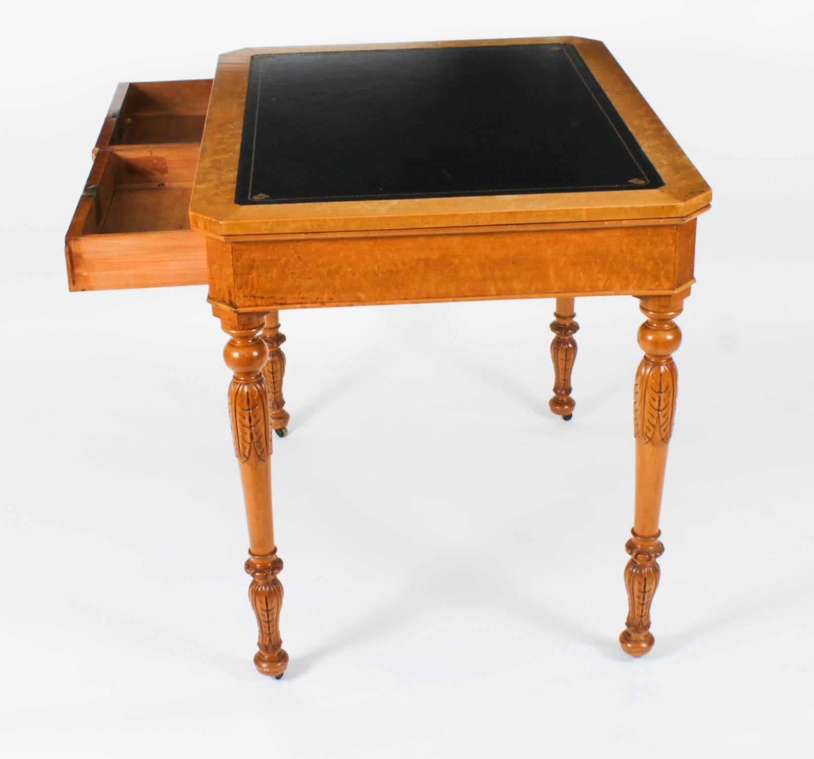 Bureau ancien de style Gillows en érable piqué 19ème siècle Bon état - En vente à London, GB