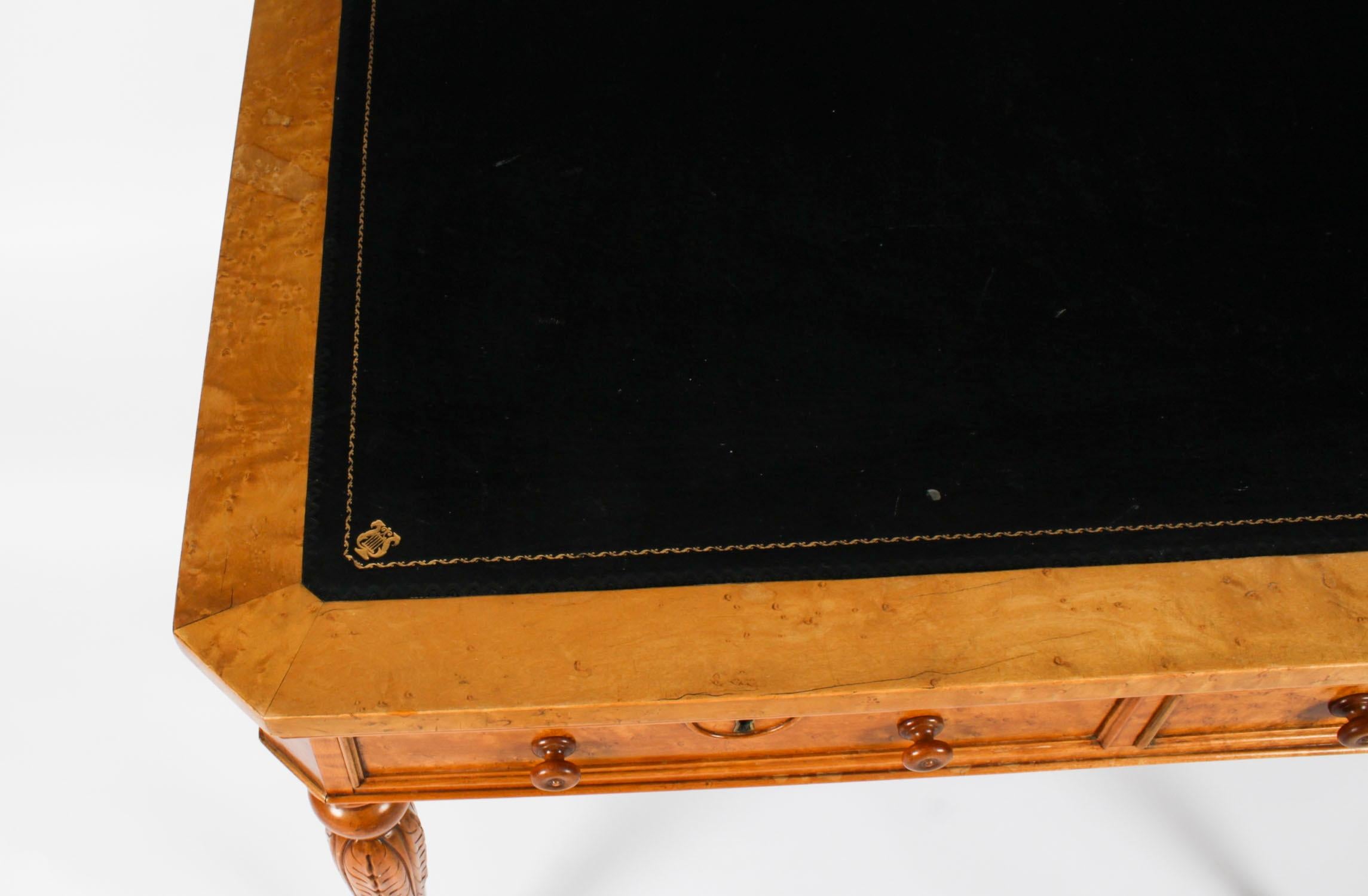 Fin du XIXe siècle Bureau ancien de style Gillows en érable piqué 19ème siècle en vente