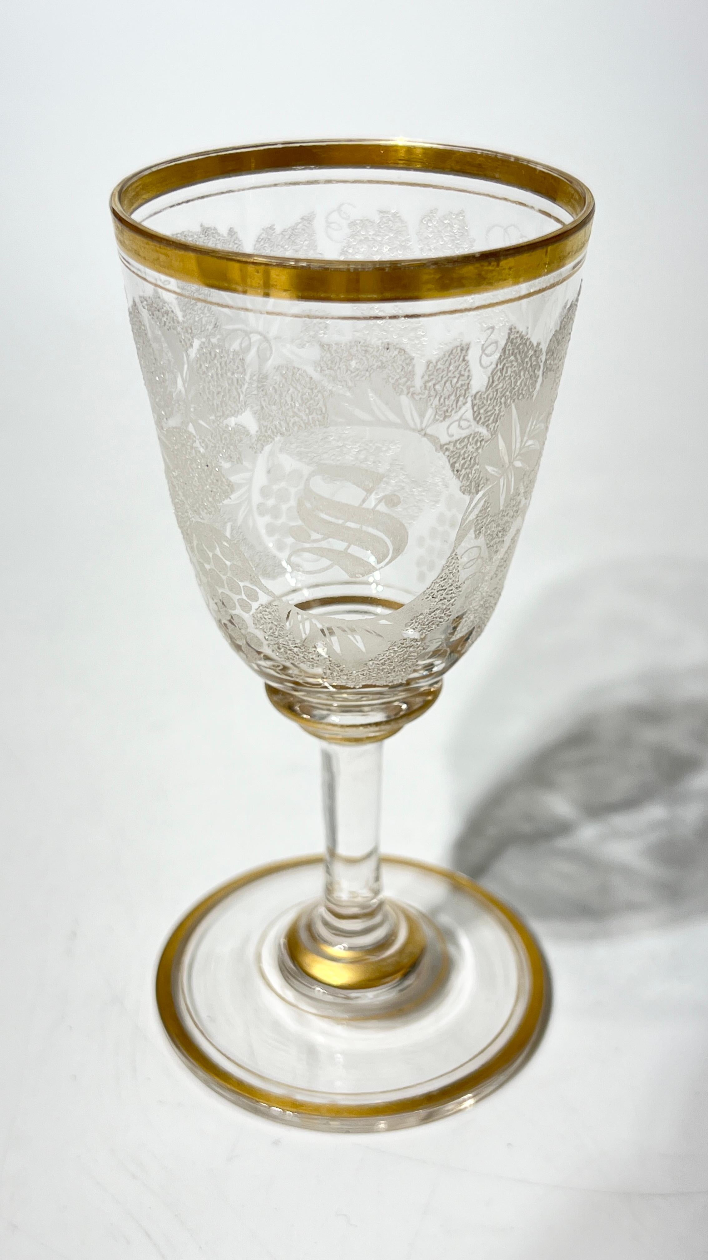Decantadores antiguos de cristal dorado y coralino Copas de vino y de champán Vidrio en venta