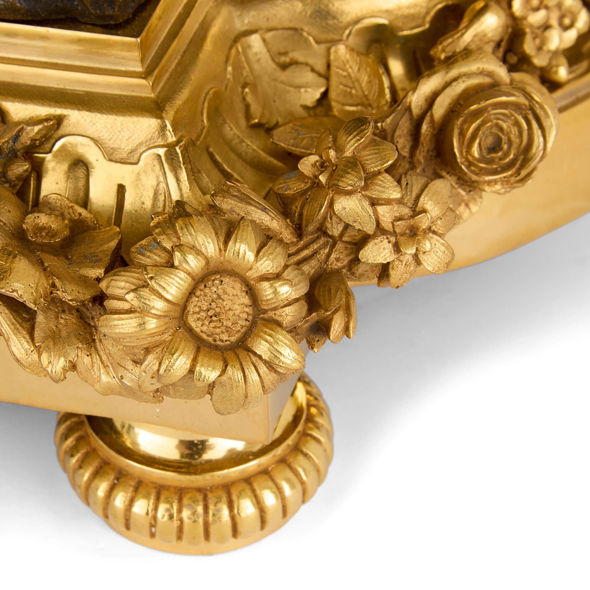 Centro de mesa antiguo de querubín dorado y bronce patinado de Moreau siglo XIX en venta