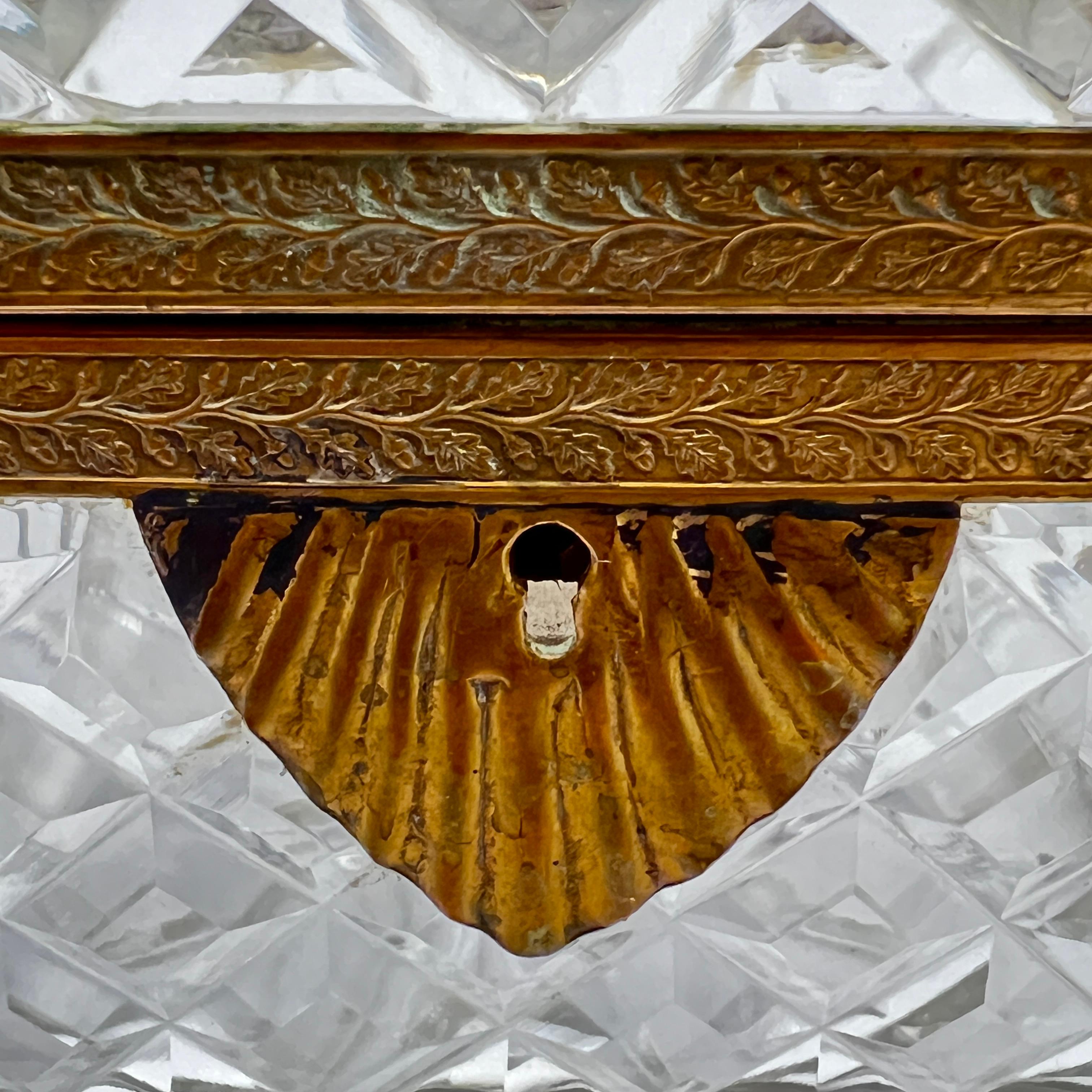 Cofre / Caja Antigua de Bronce Dorado y Cristal Renacimiento neoclásico en venta
