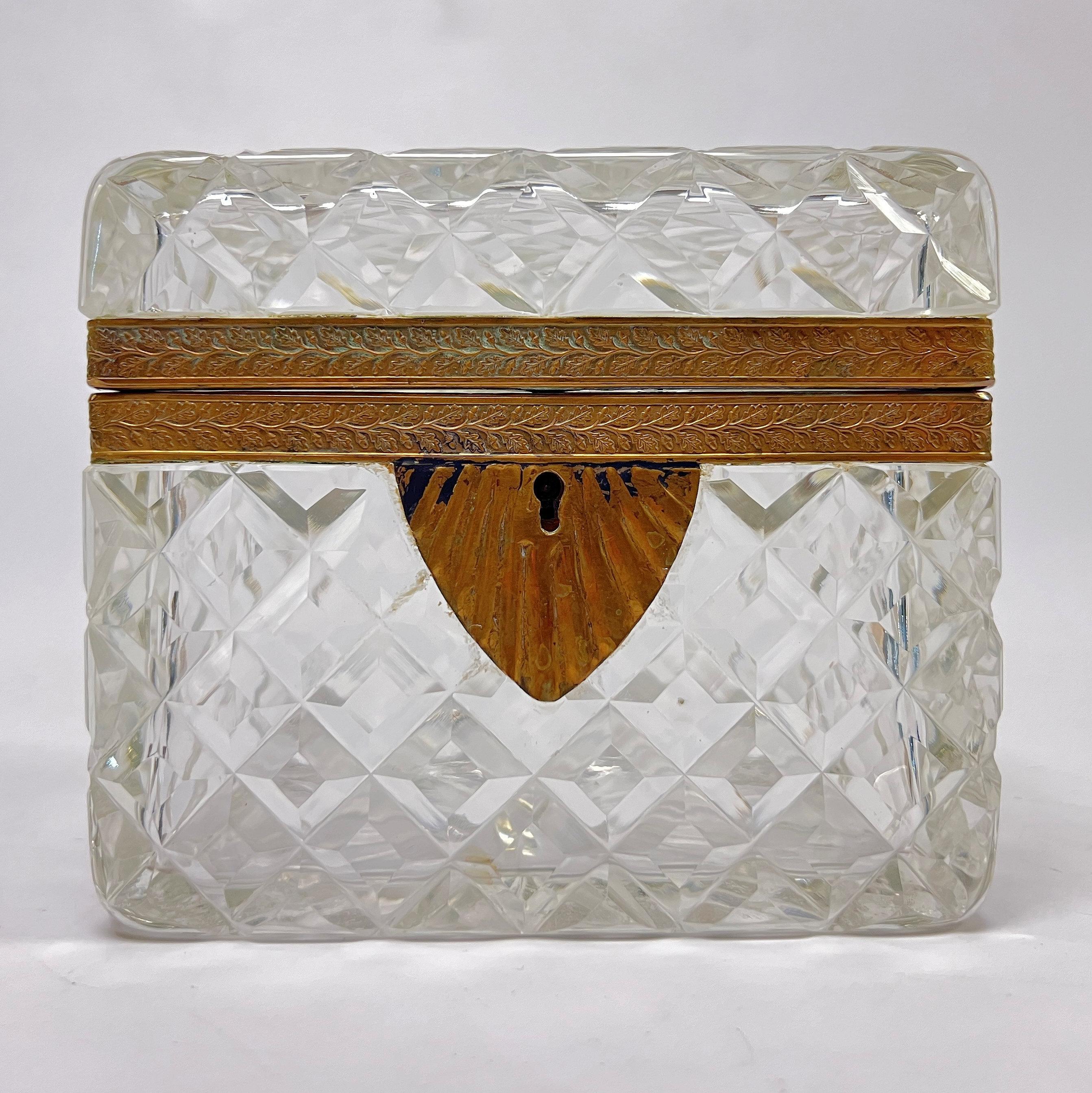 Cofre / Caja Antigua de Bronce Dorado y Cristal siglo XIX en venta