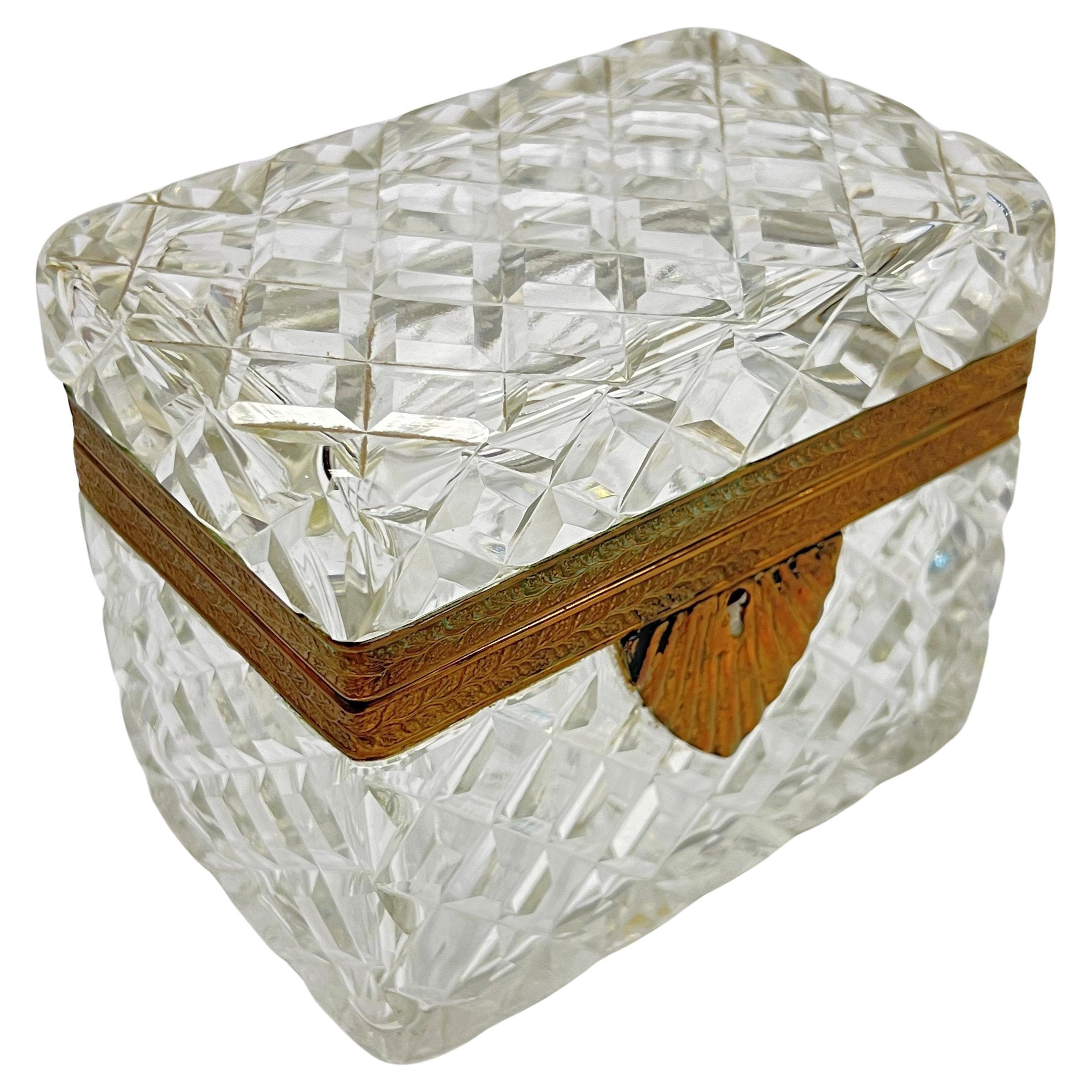 Cofre / Caja Antigua de Bronce Dorado y Cristal en venta 3