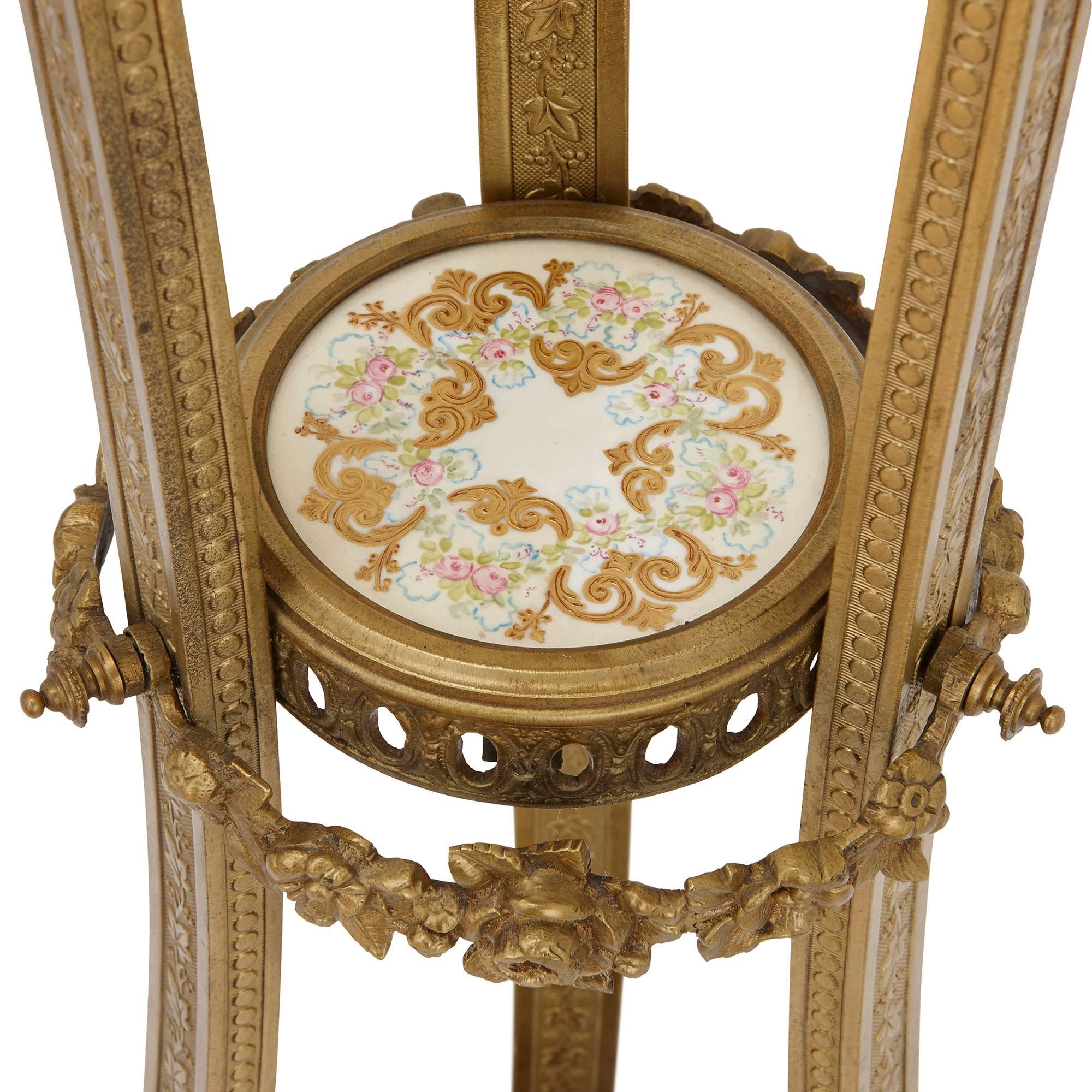 XIXe siècle Lampadaire ancien en bronze doré et porcelaine de style Sèvres en vente
