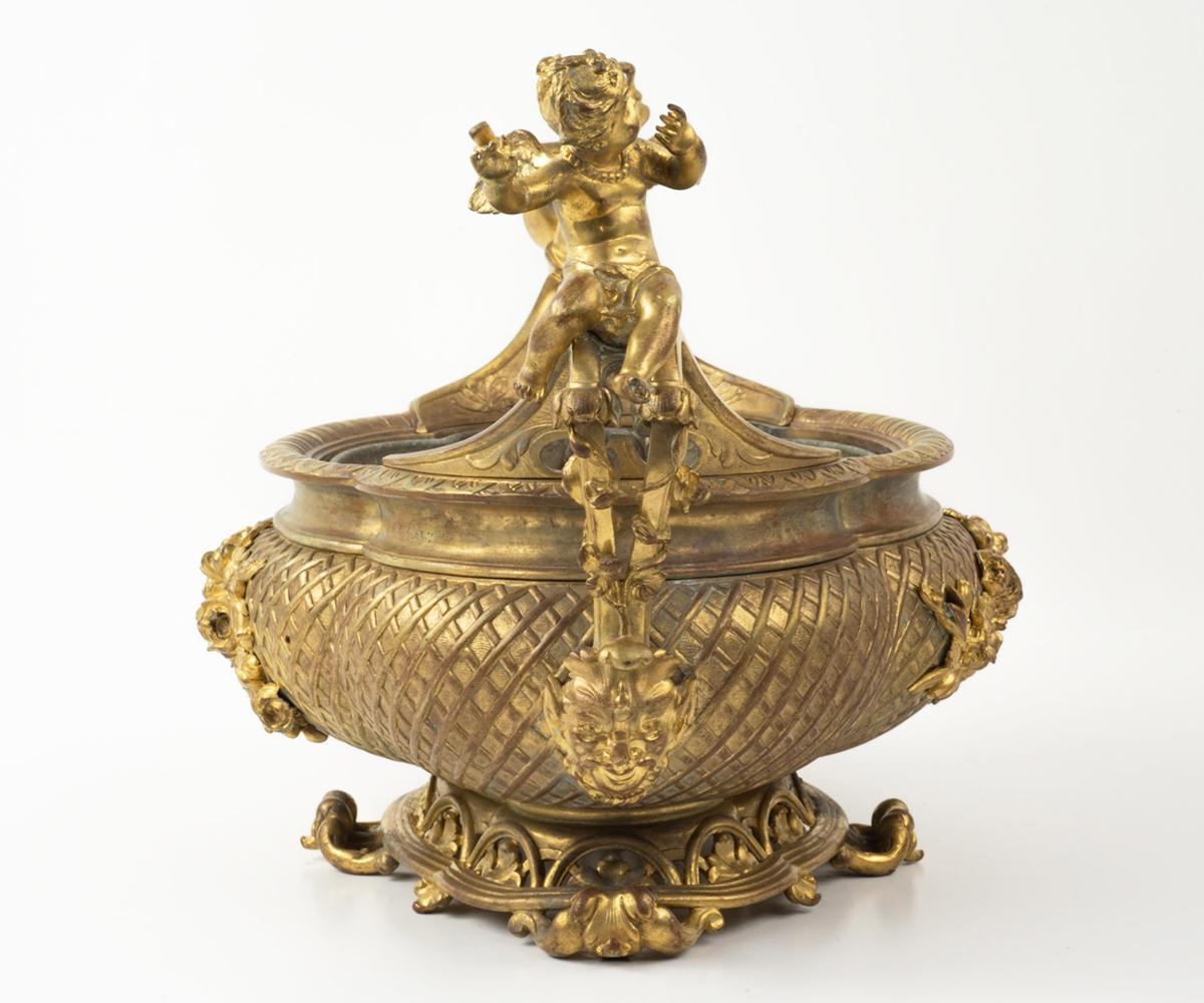 Antique Gilt Bronze Centerpiece with Angels In Good Condition For Sale In Laguna Beach, CA