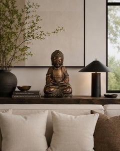 Antiker, kaltbemalter Baby-Buddha aus vergoldeter Bronze, rötlich-braun