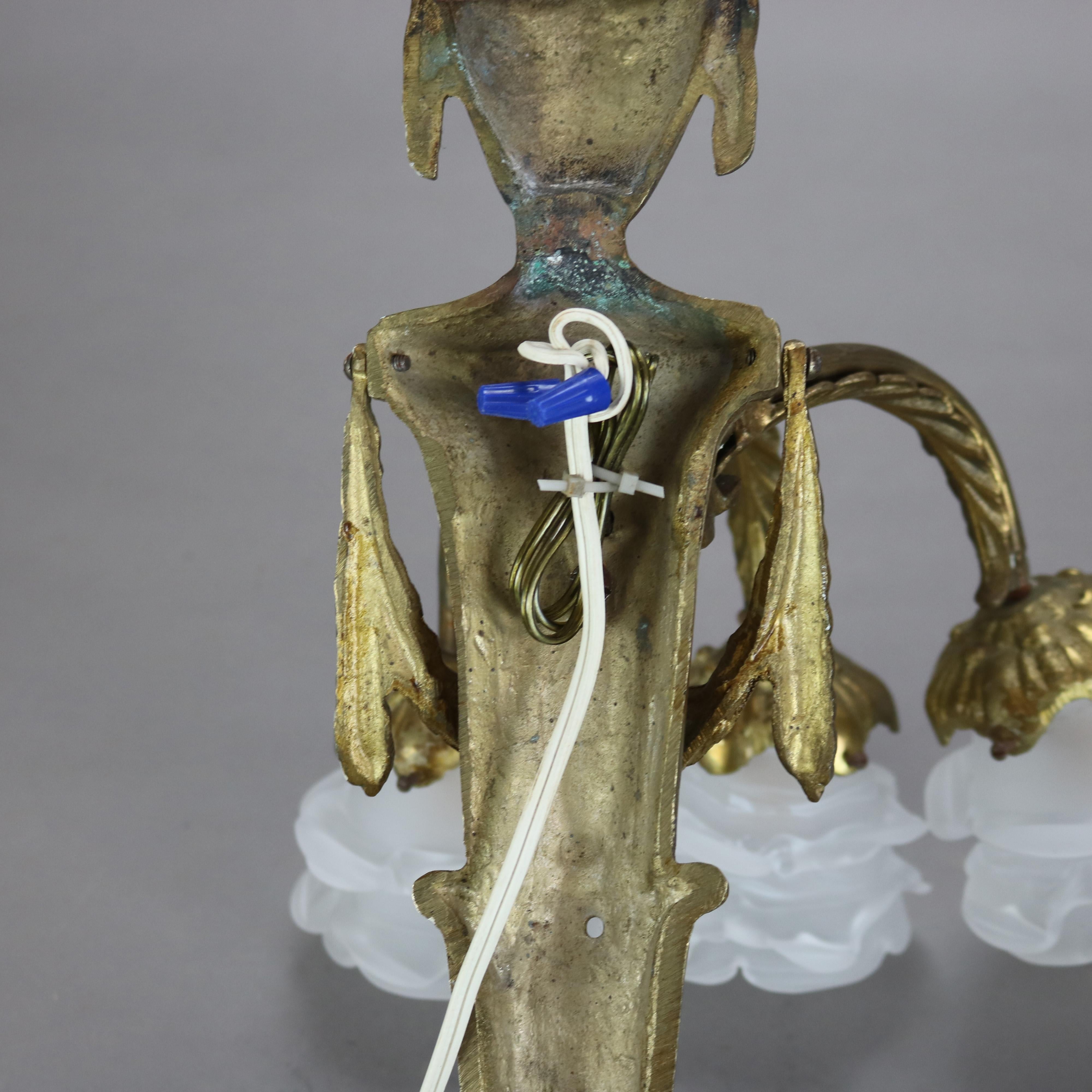 Ancienne applique murale à trois lumières figurative en bronze doré avec masque persan C1920 en vente 4