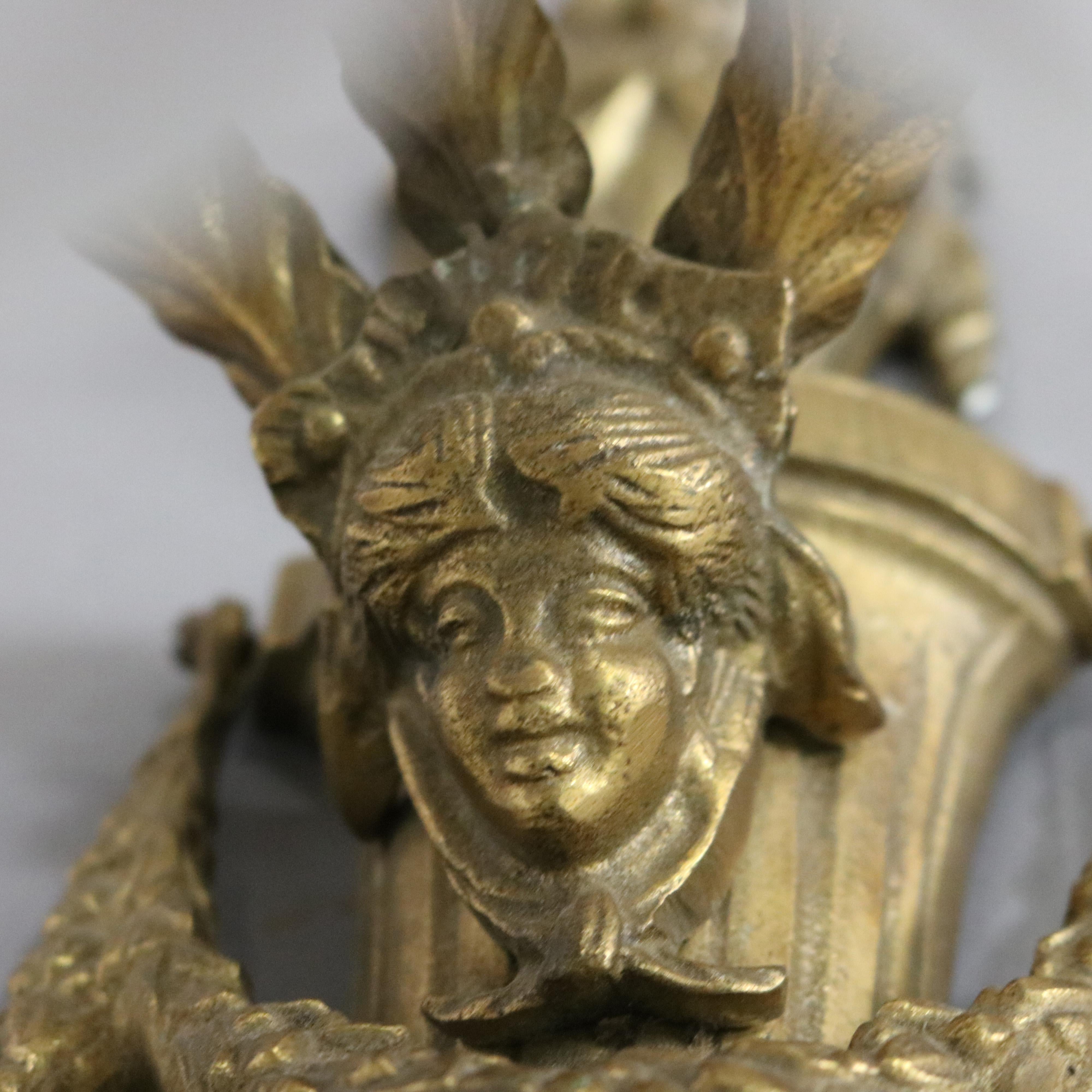 Américain Ancienne applique murale à trois lumières figurative en bronze doré avec masque persan C1920 en vente